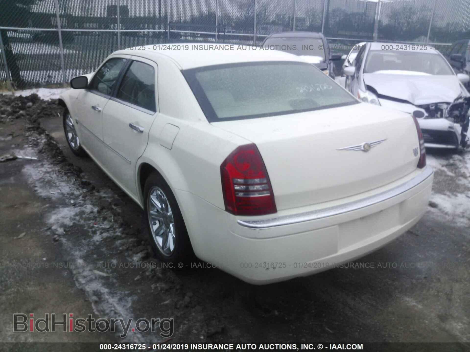 2006 CHRYSLER 300C - VIN: 2C3KA63H46H440046 - Фото 3
