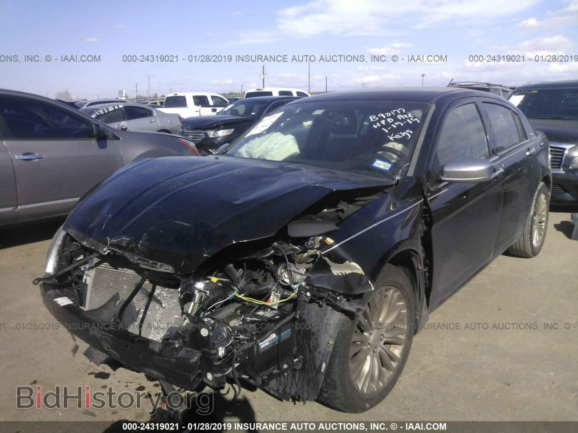 2011 CHRYSLER 200 - VIN: 1C3BC2FG2BN581592 - Photo 2