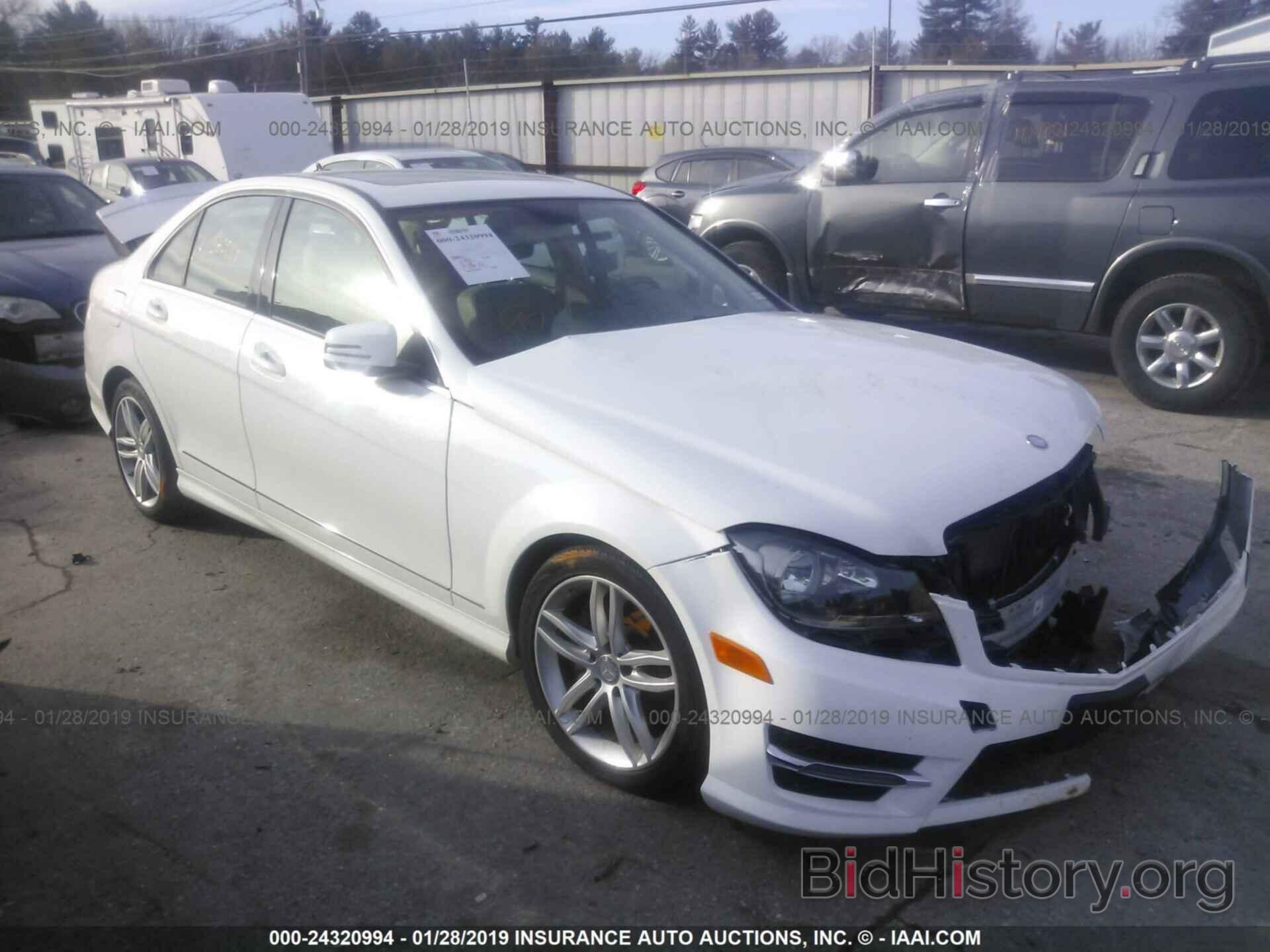 Photo WDDGF8AB9DA828405 - MERCEDES-BENZ C 2013