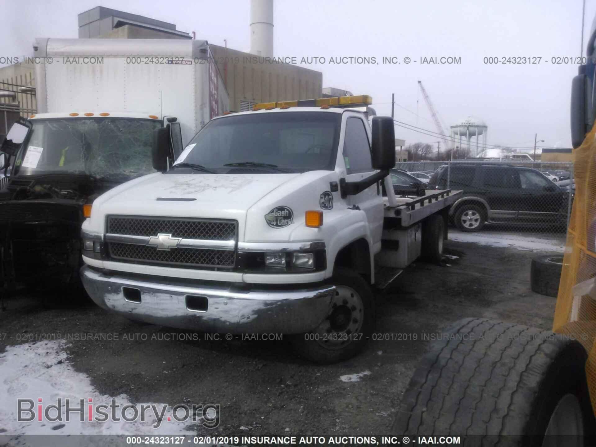 2005 GMC C5500 - VIN: 1GDE5C1215F502587 - Фото 2