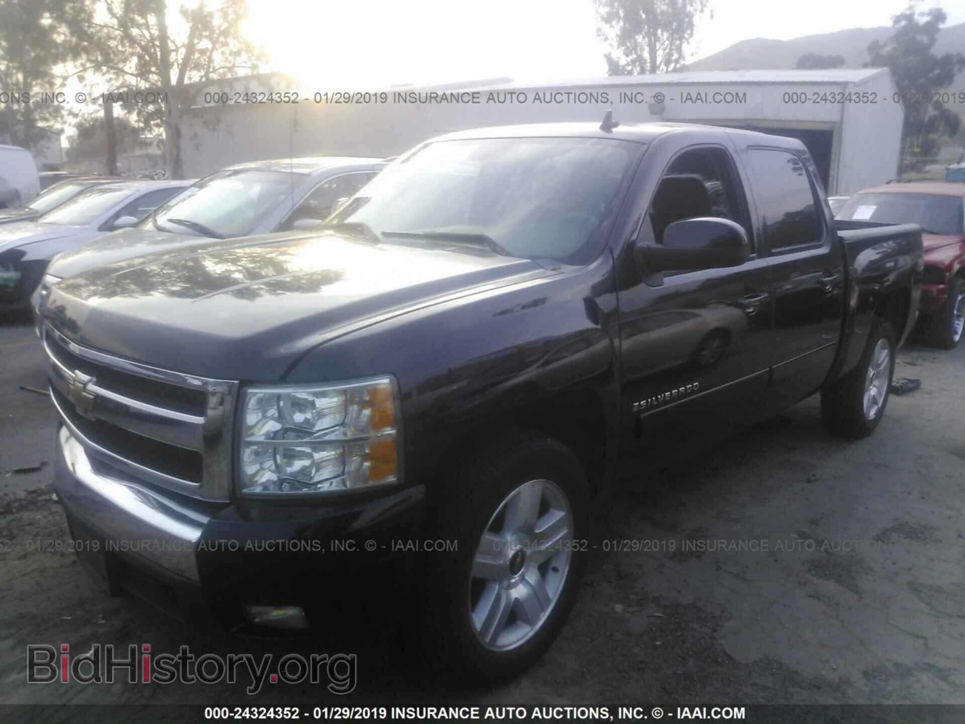 2008 Chevrolet Silverado - VIN: 2GCEC13J381195910 - Фото 2