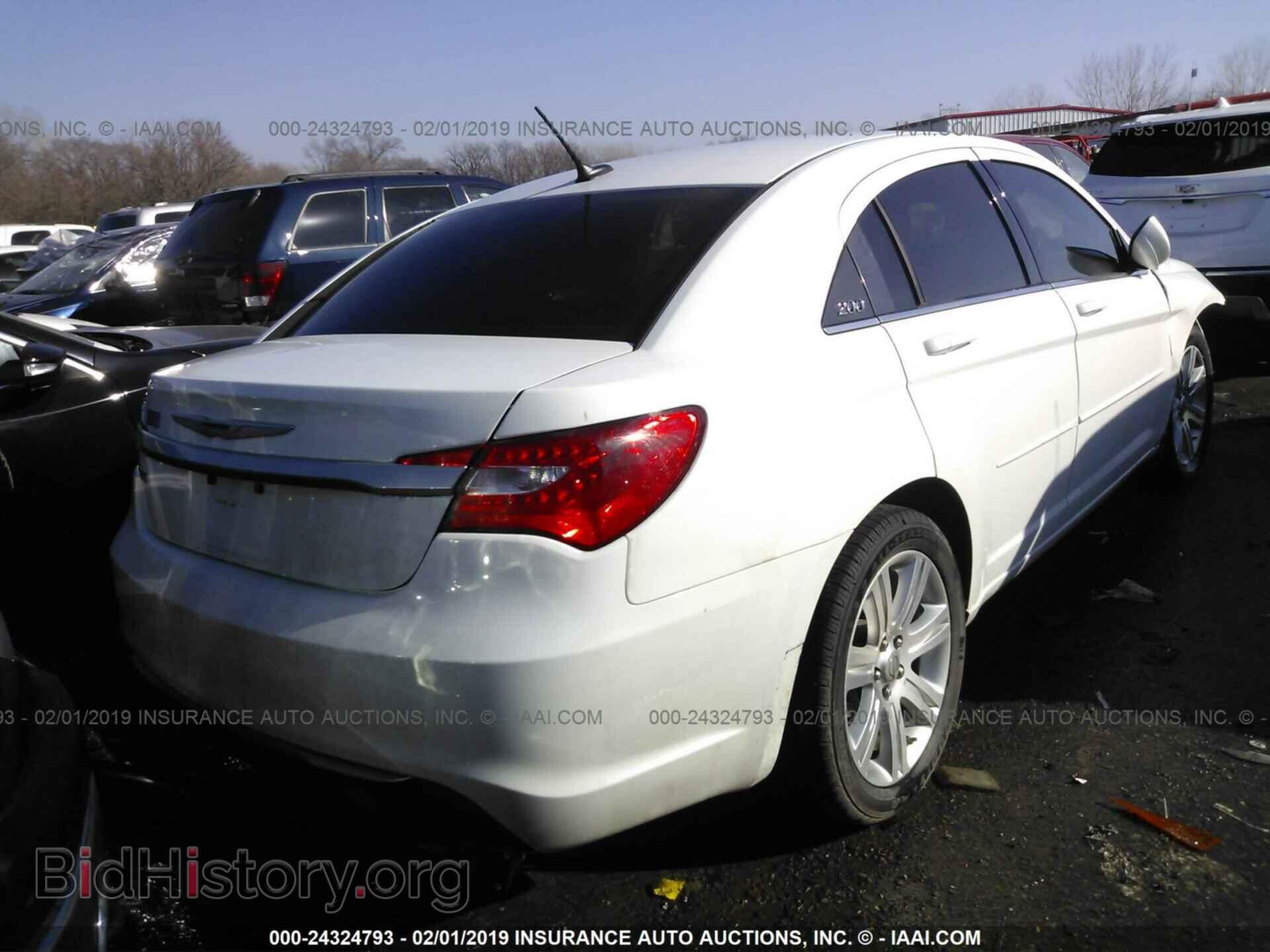 2012 CHRYSLER 200 - VIN: 1C3CCBAG7CN235860 - Фото 4