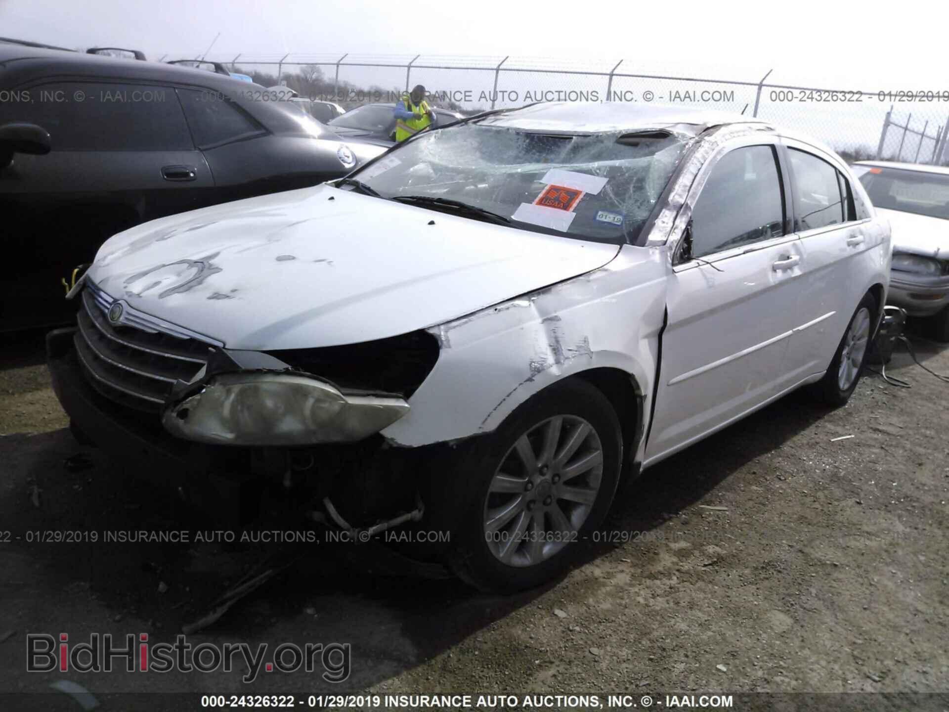 2010 CHRYSLER SEBRING - VIN: 1C3CC5FB8AN147802 - Фото 2
