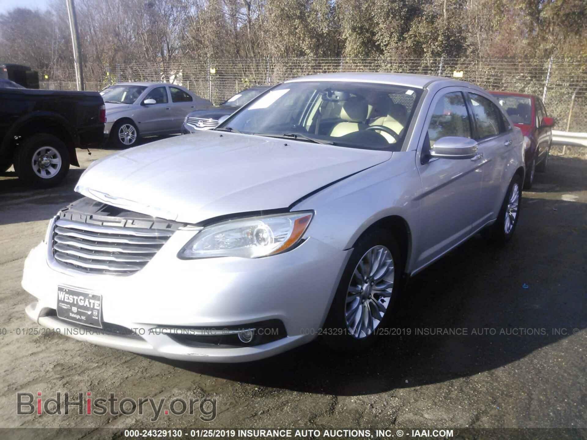 2011 CHRYSLER 200 - VIN: 1C3BC2FGXBN525237 - Фото 2