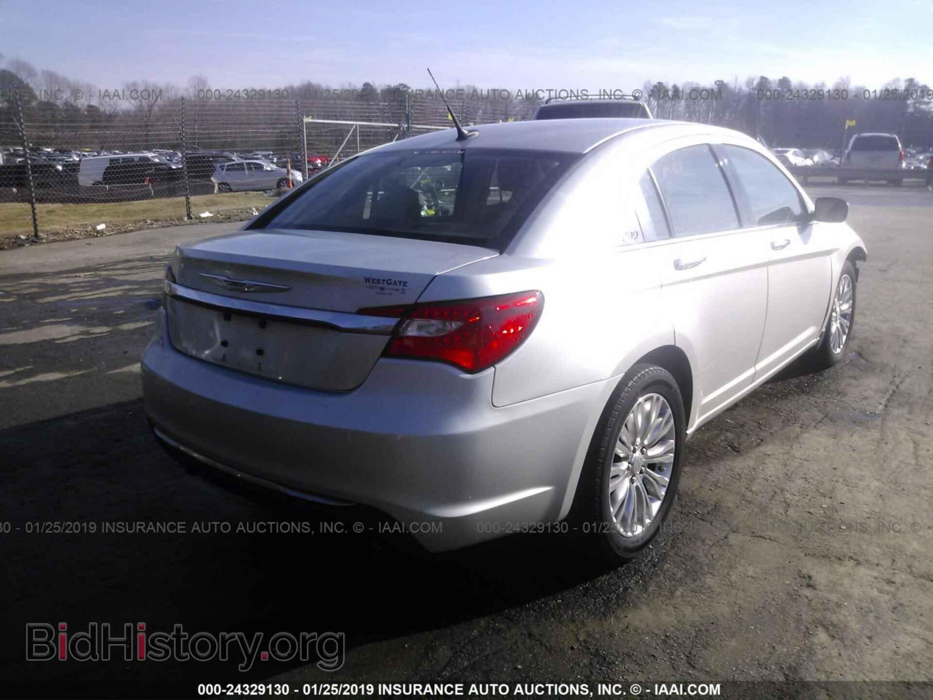 2011 CHRYSLER 200 - VIN: 1C3BC2FGXBN525237 - Фото 4