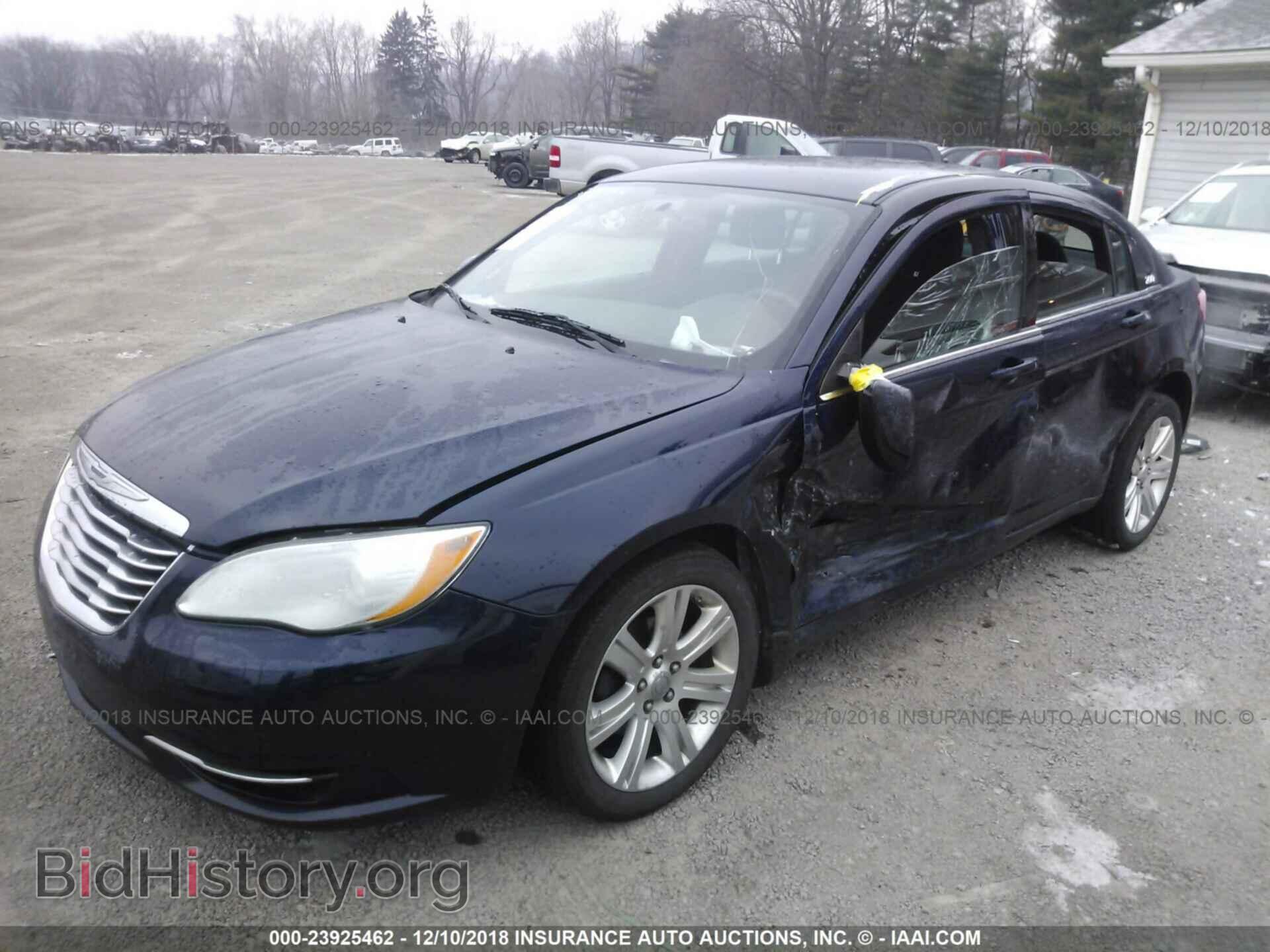 2013 CHRYSLER 200 - VIN: 1C3CCBAB7DN639845 - Фото 2