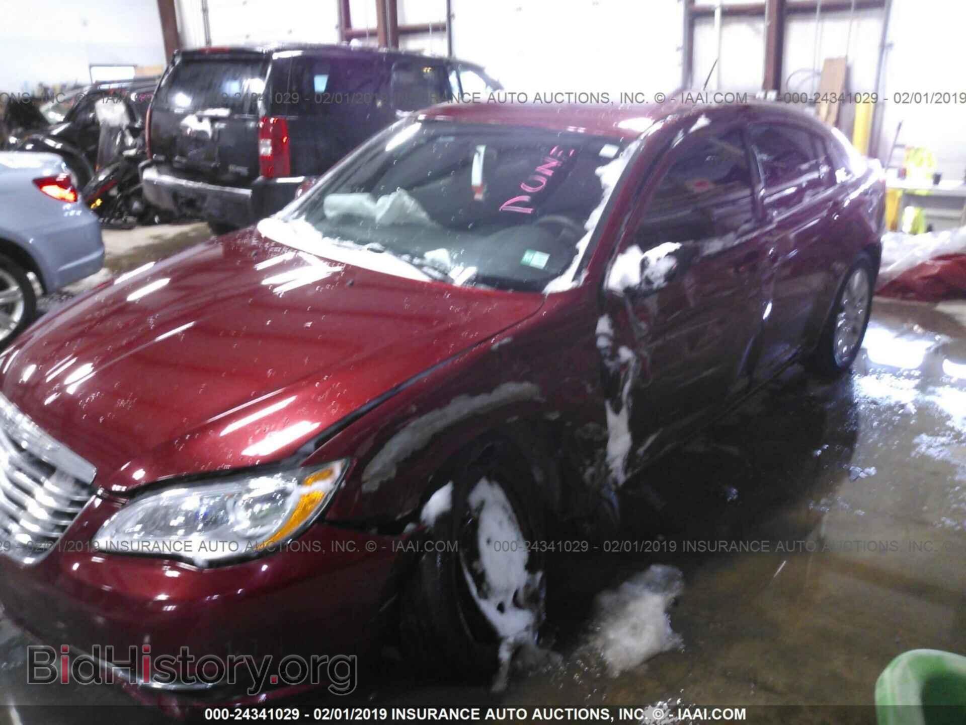 2013 CHRYSLER 200 - VIN: 1C3CCBAG2DN728623 - Фото 2