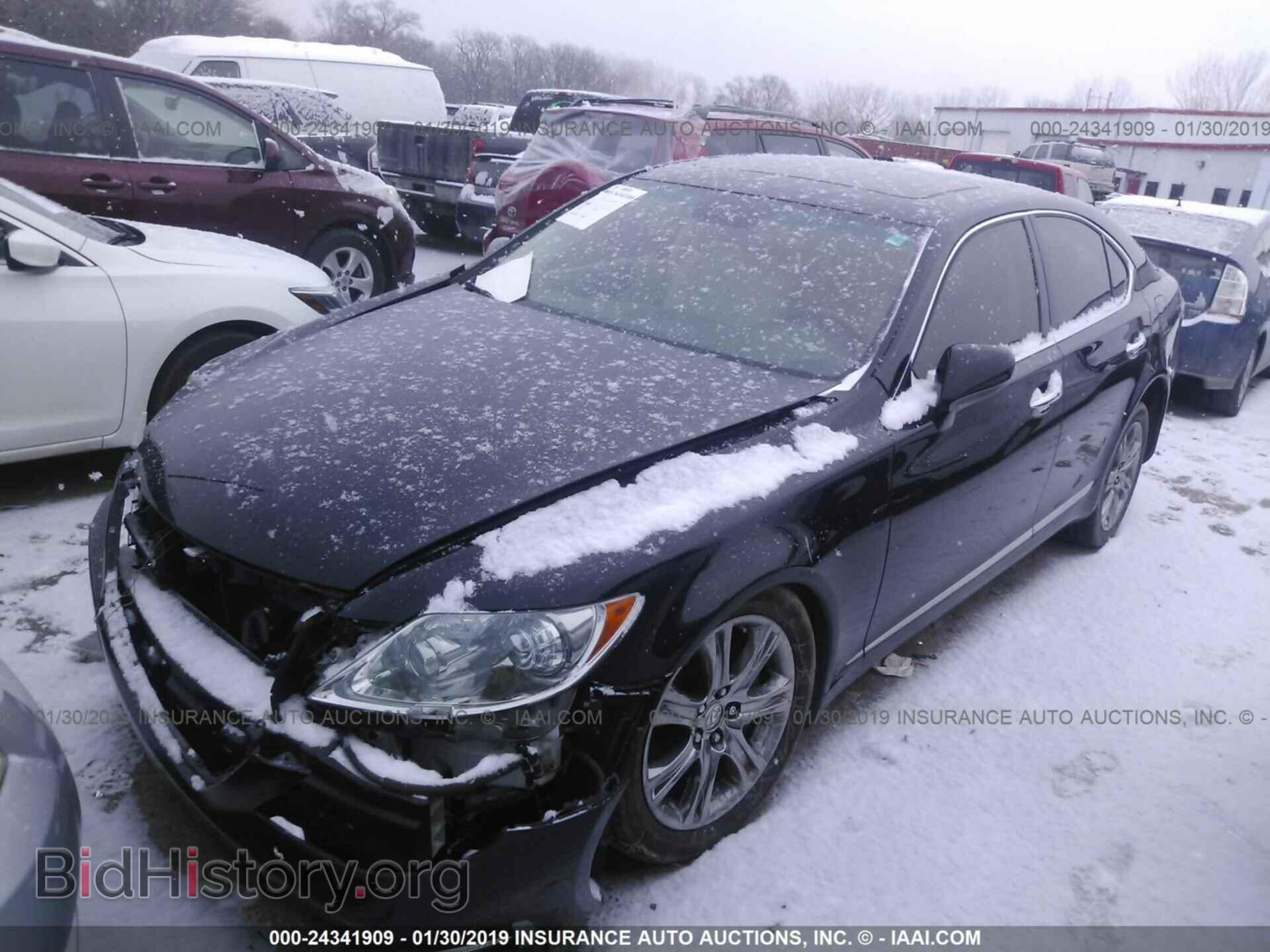 2009 LEXUS LS - VIN: JTHCL46F095000585 - Фото 2