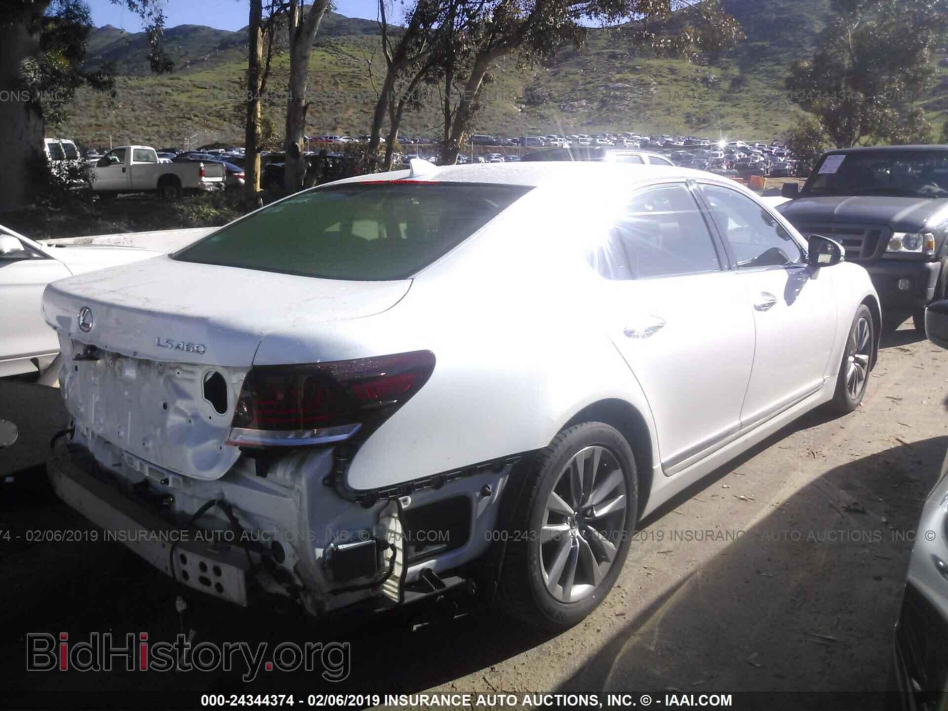 2016 Lexus LS - VIN: JTHBL5EF5G5141040 - Photo 4