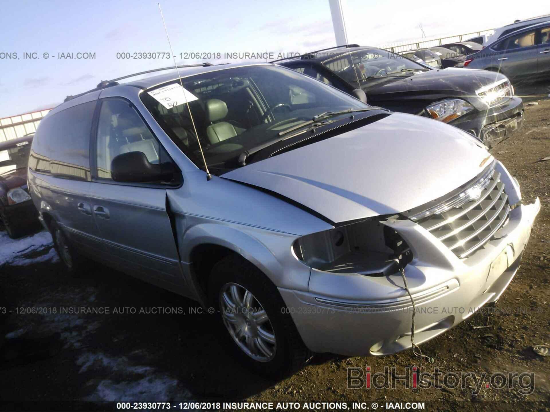 Photo 2C4GP54L65R119647 - CHRYSLER TOWN and COUNTRY 2005