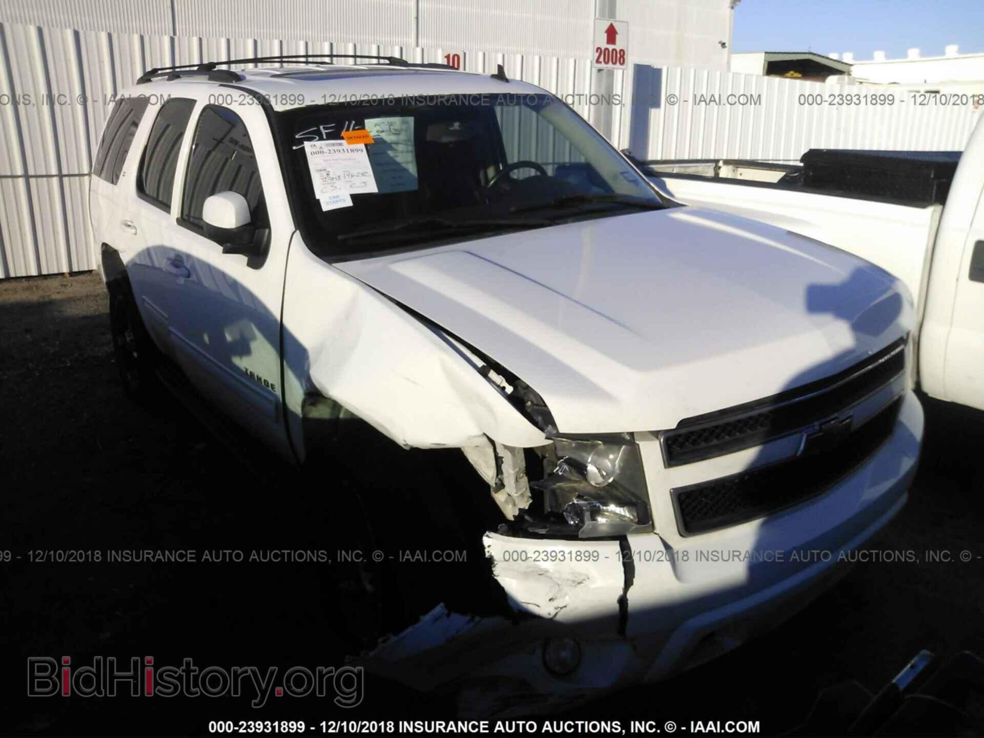 Photo 1GNSKBE06BR328231 - CHEVROLET TAHOE 2011
