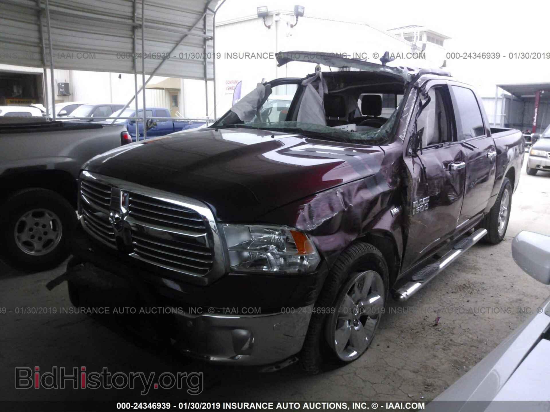 2017 RAM 1500 - VIN: 3C6RR6LT5HG687044 - Фото 2