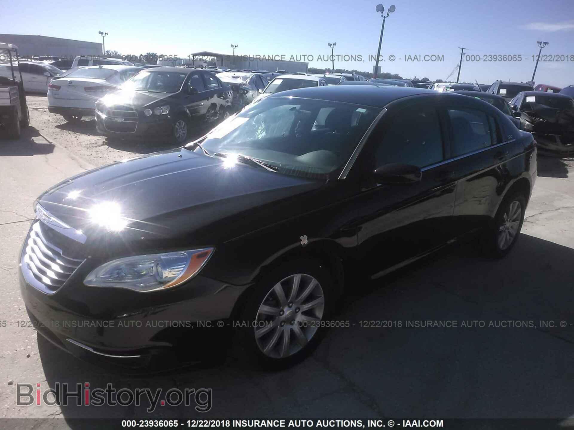 2013 CHRYSLER 200 - VIN: 1C3CCBBG3DN573143 - Фото 2