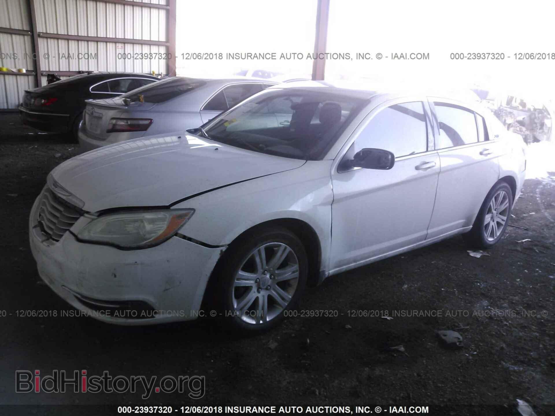 2011 CHRYSLER 200 - VIN: 1C3BC1FB8BN613749 - Photo 2