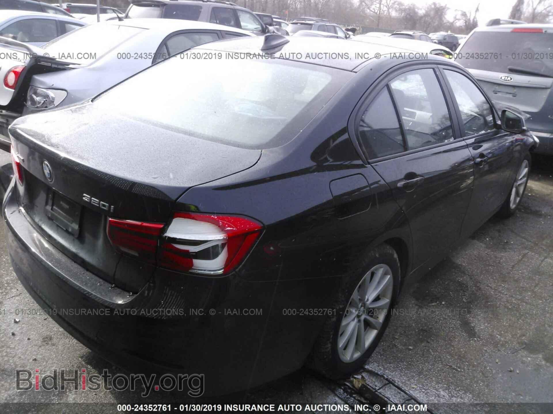 2017 BMW 320 - VIN: WBA8A3C5XHK691074 - Photo 4