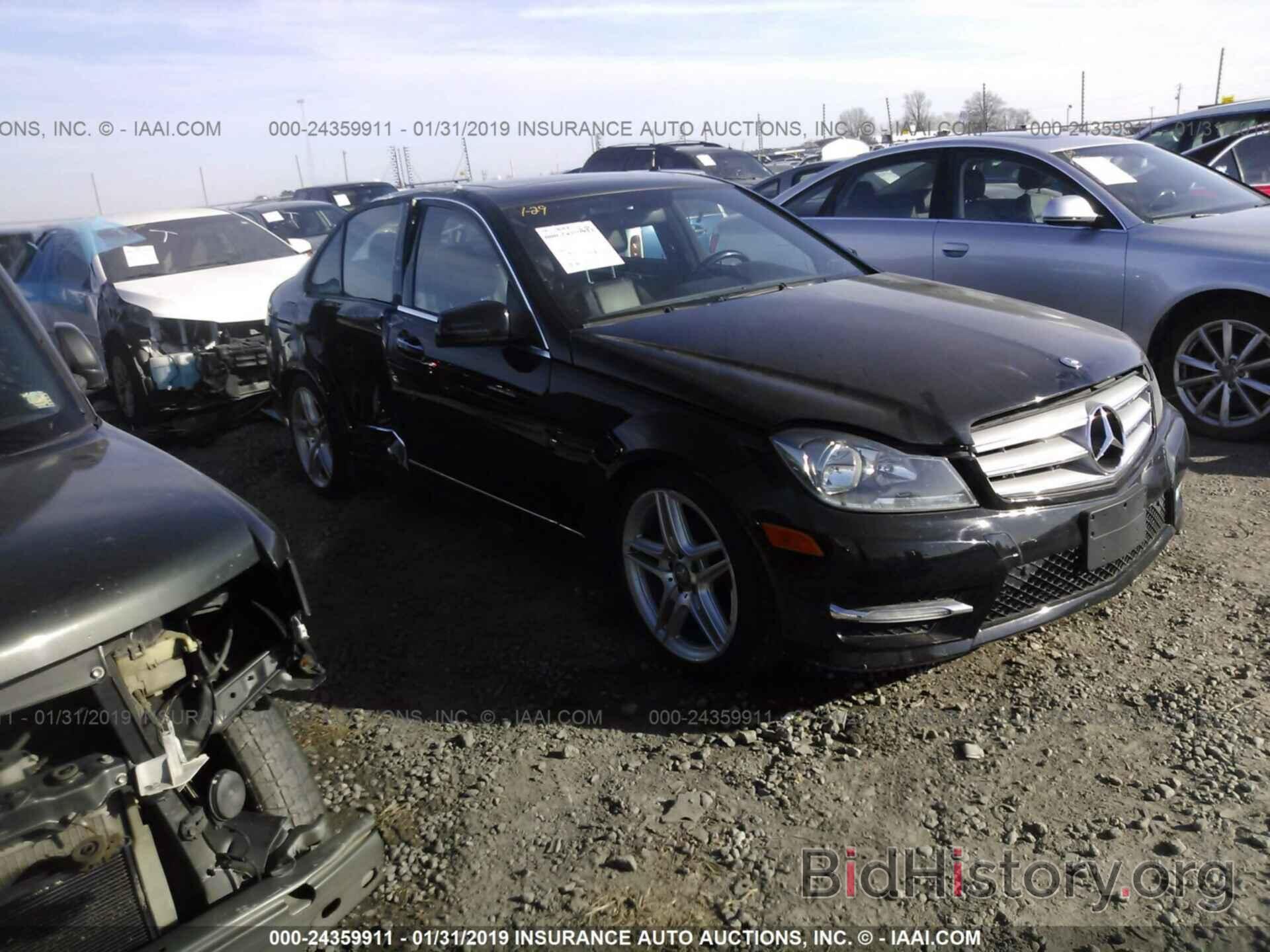 Photo WDDGF4HB1DR271098 - MERCEDES-BENZ C 2013