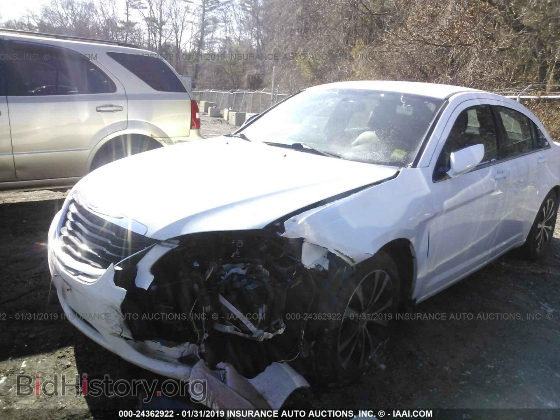 2013 CHRYSLER 200 - VIN: 1C3CCBCG6DN634841 - Фото 2