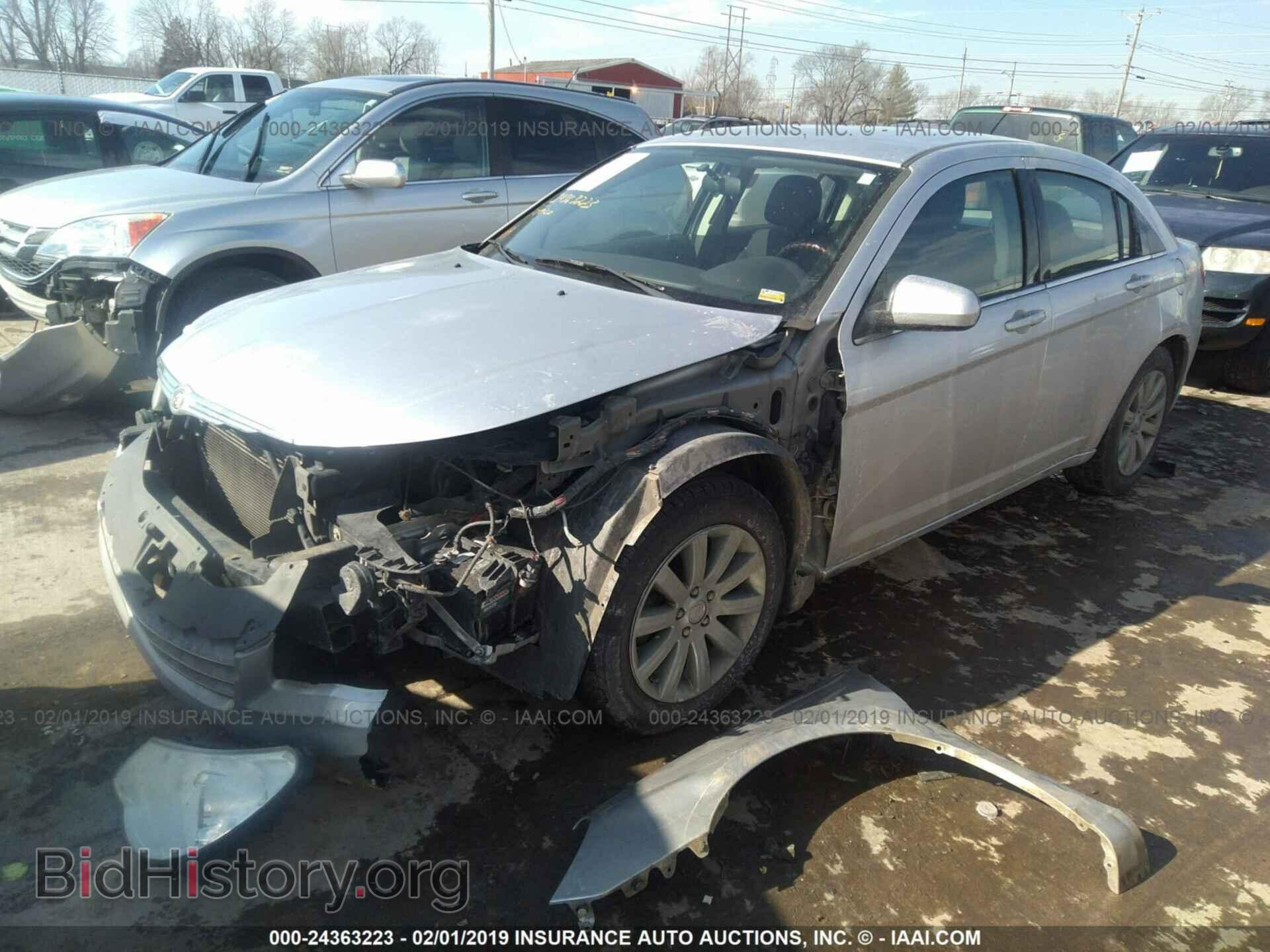 2010 CHRYSLER SEBRING - VIN: 1C3CC5FB8AN102052 - Фото 2