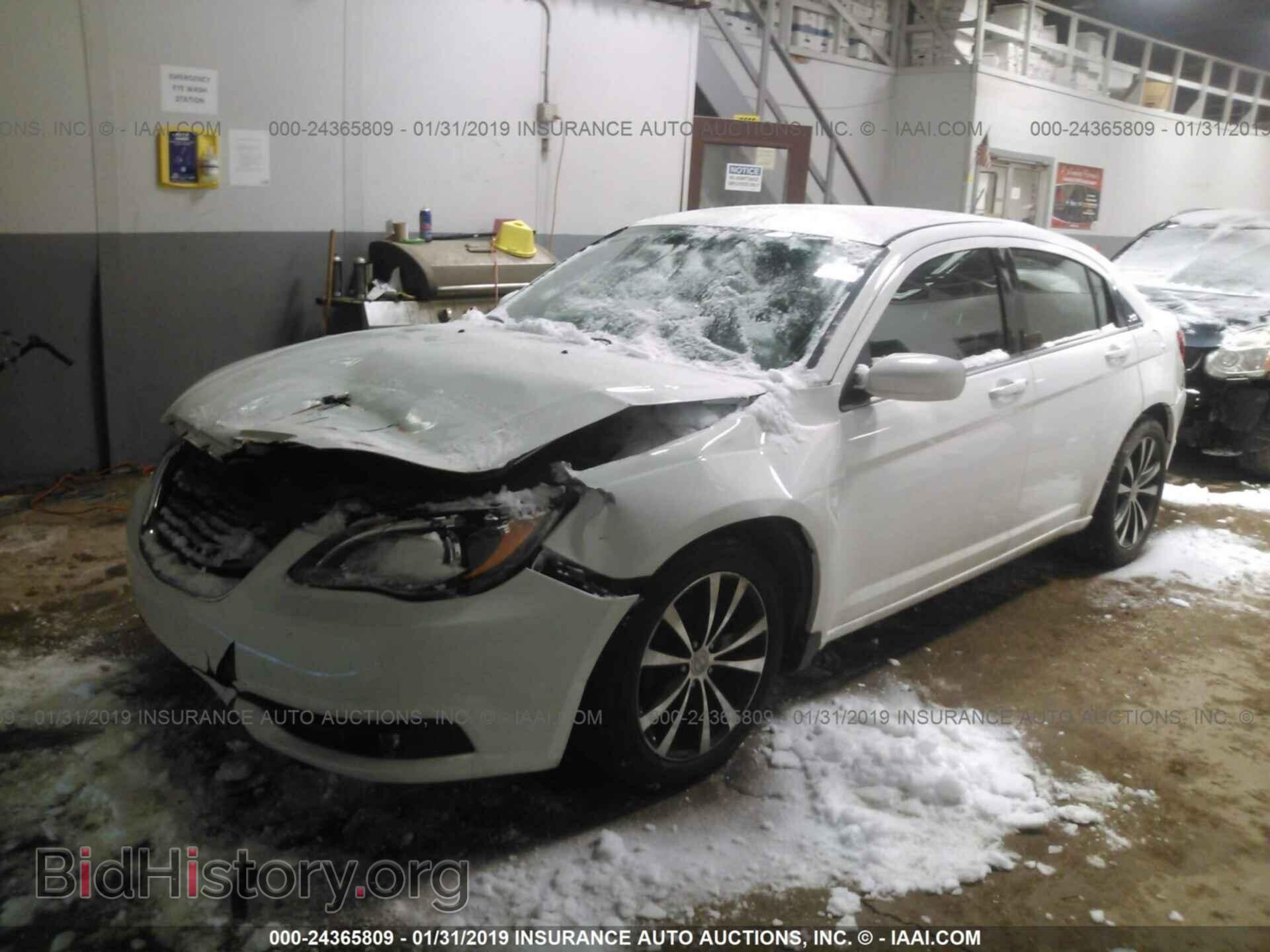 2013 Chrysler 200 - VIN: 1C3CCBCG4DN522846 - Photo 2