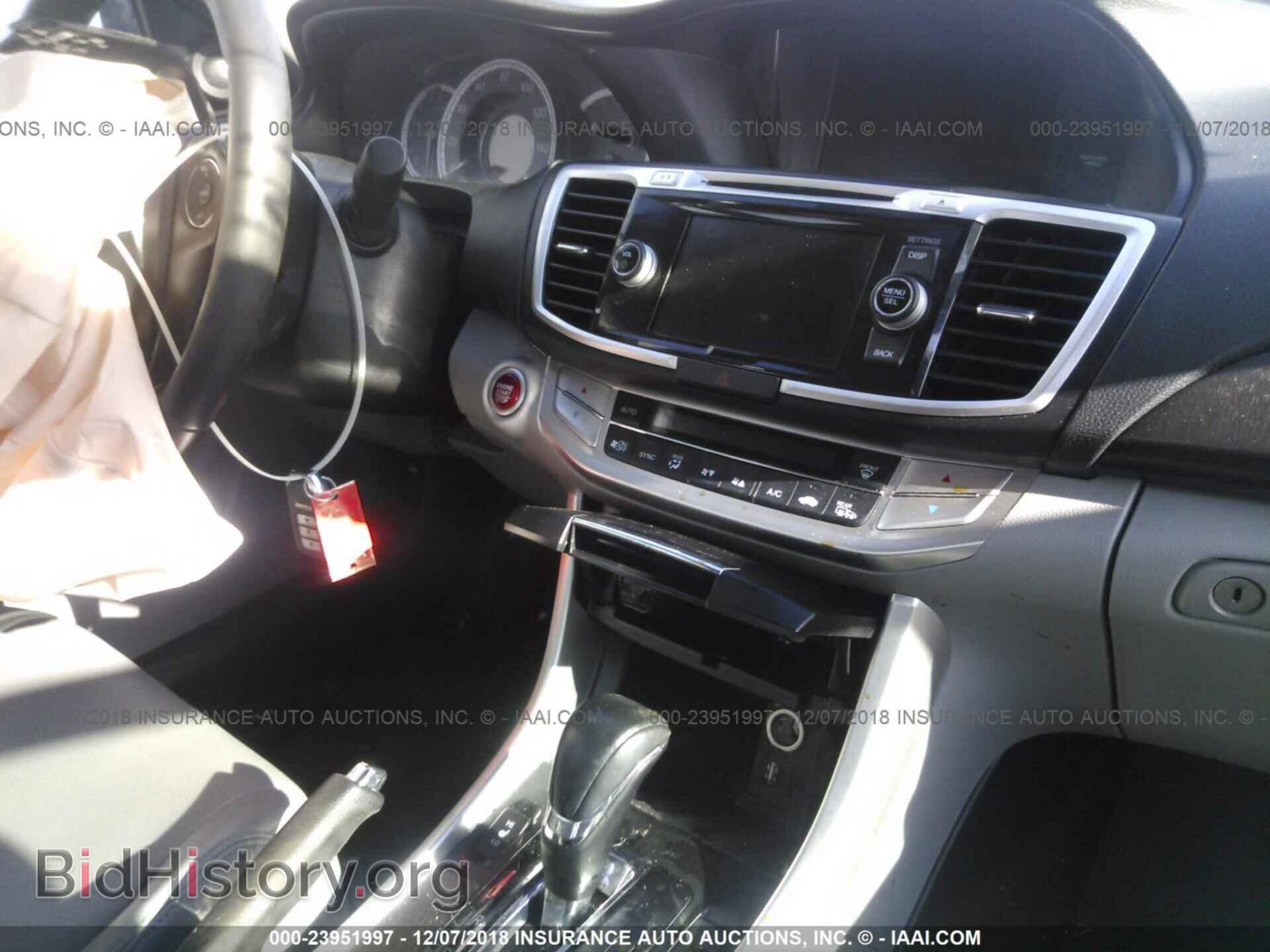2017 VOLKSWAGEN JETTA - VIN: 3VWDB7AJ7HM328405 - Photo 5