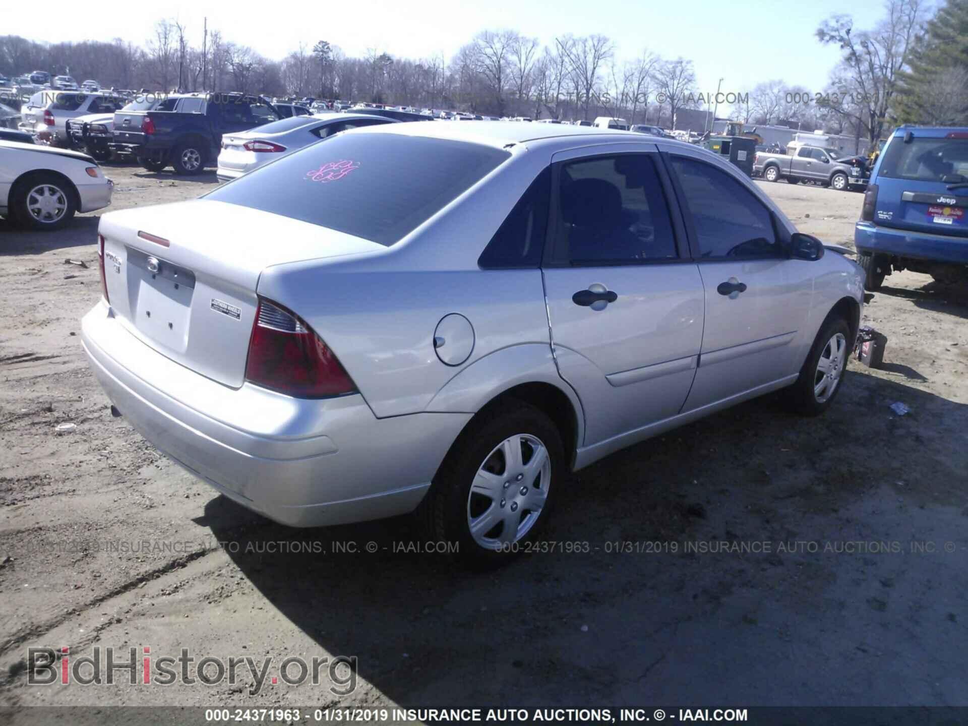 2007 FORD FOCUS - VIN: 1FAFP34N07W307887 - Photo 4
