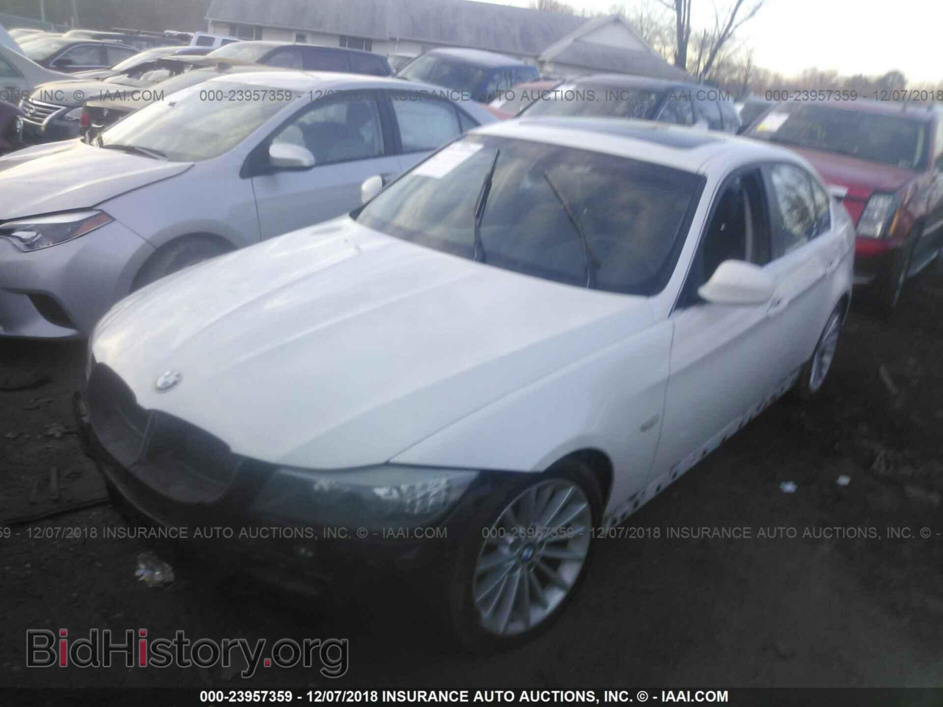 2011 BMW 335 - VIN: WBAPM5C5XBE575863 - Фото 2