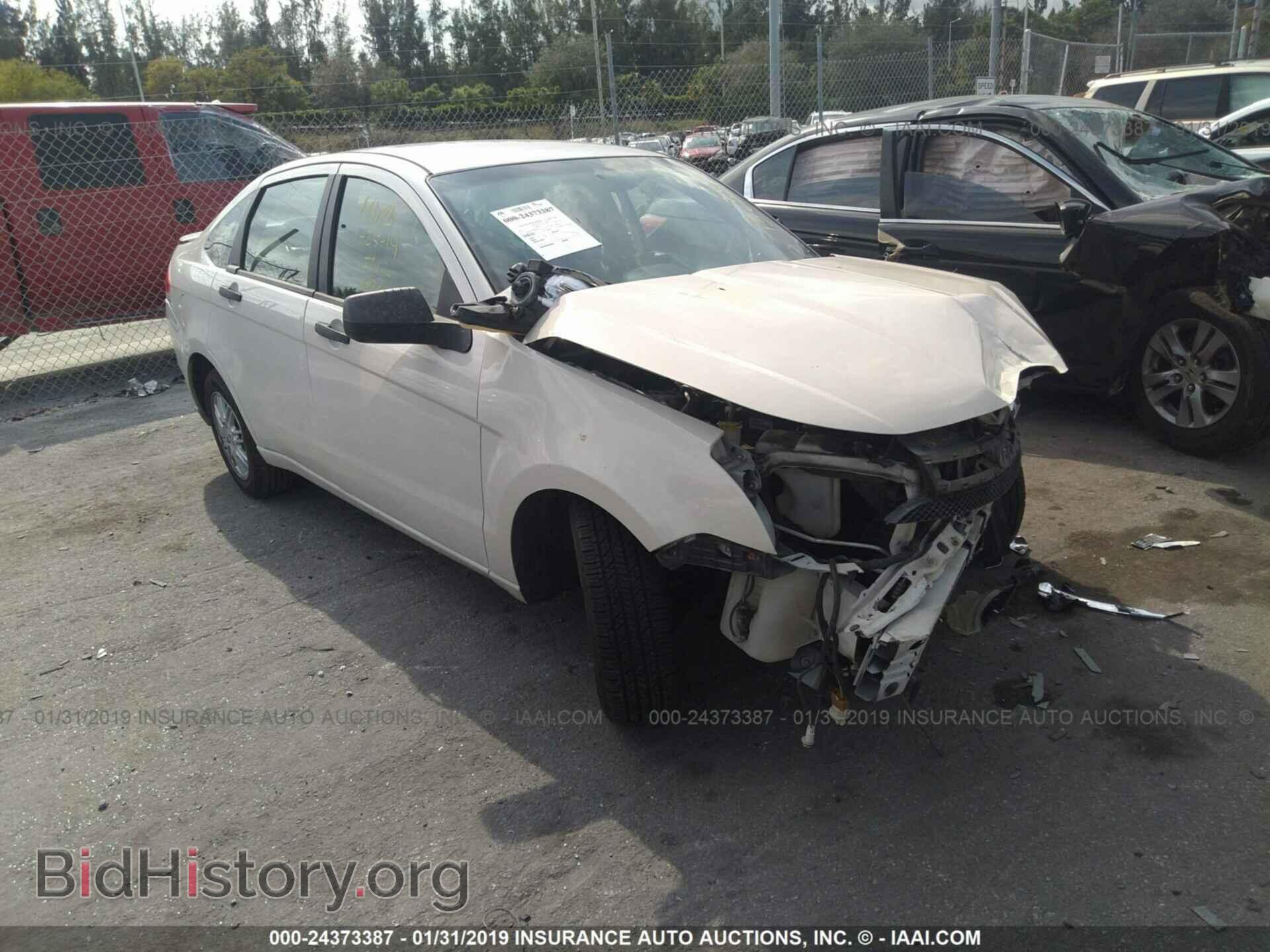 Photo 1FAHP3FN3BW132596 - FORD FOCUS 2011