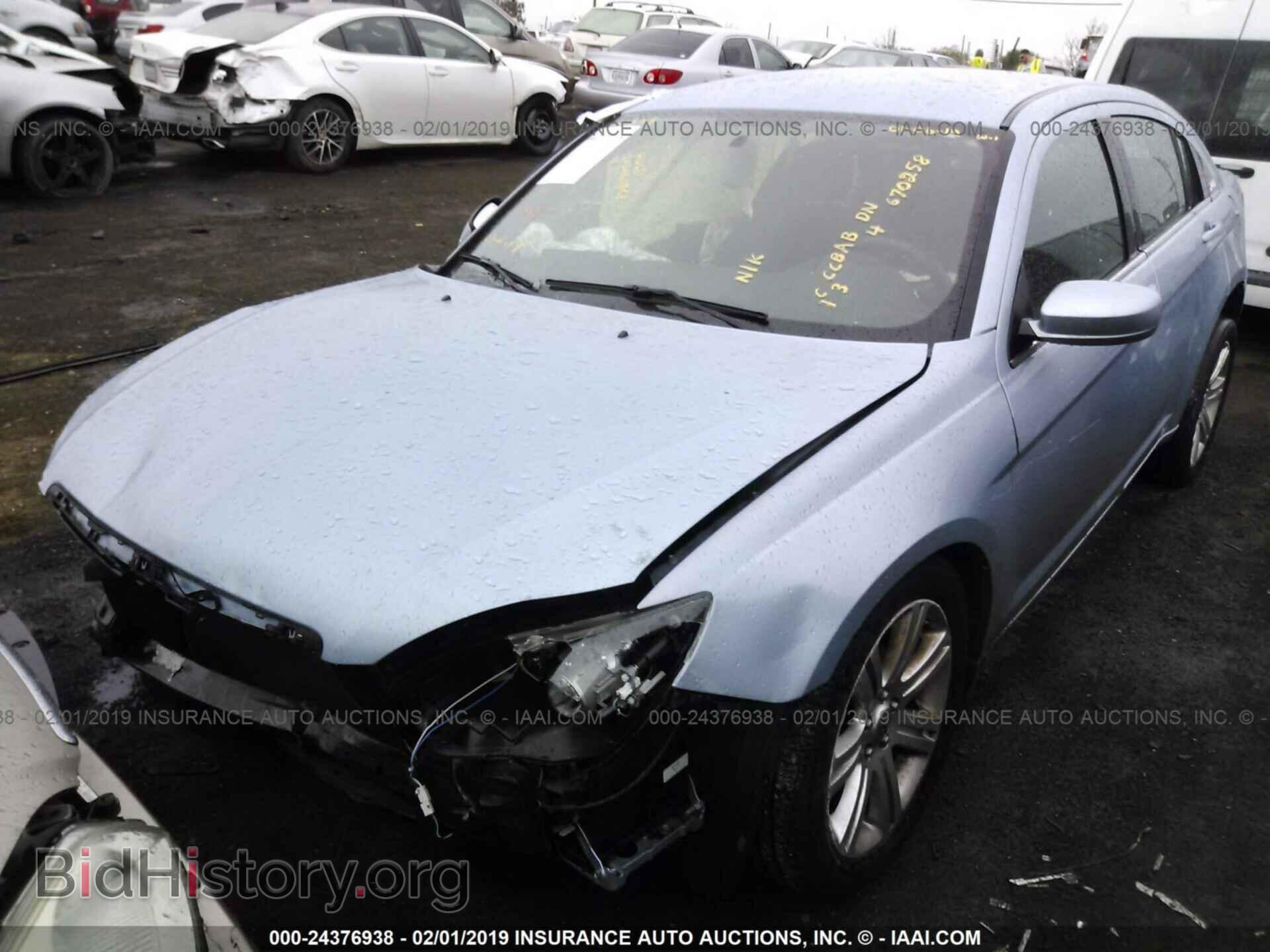 2013 CHRYSLER 200 - VIN: 1C3CCBAB4DN670258 - Фото 2