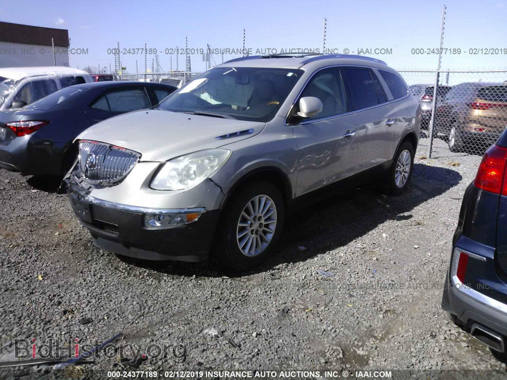 2011 BUICK ENCLAVE - VIN: 5GAKRAED4BJ333526 - Фото 2