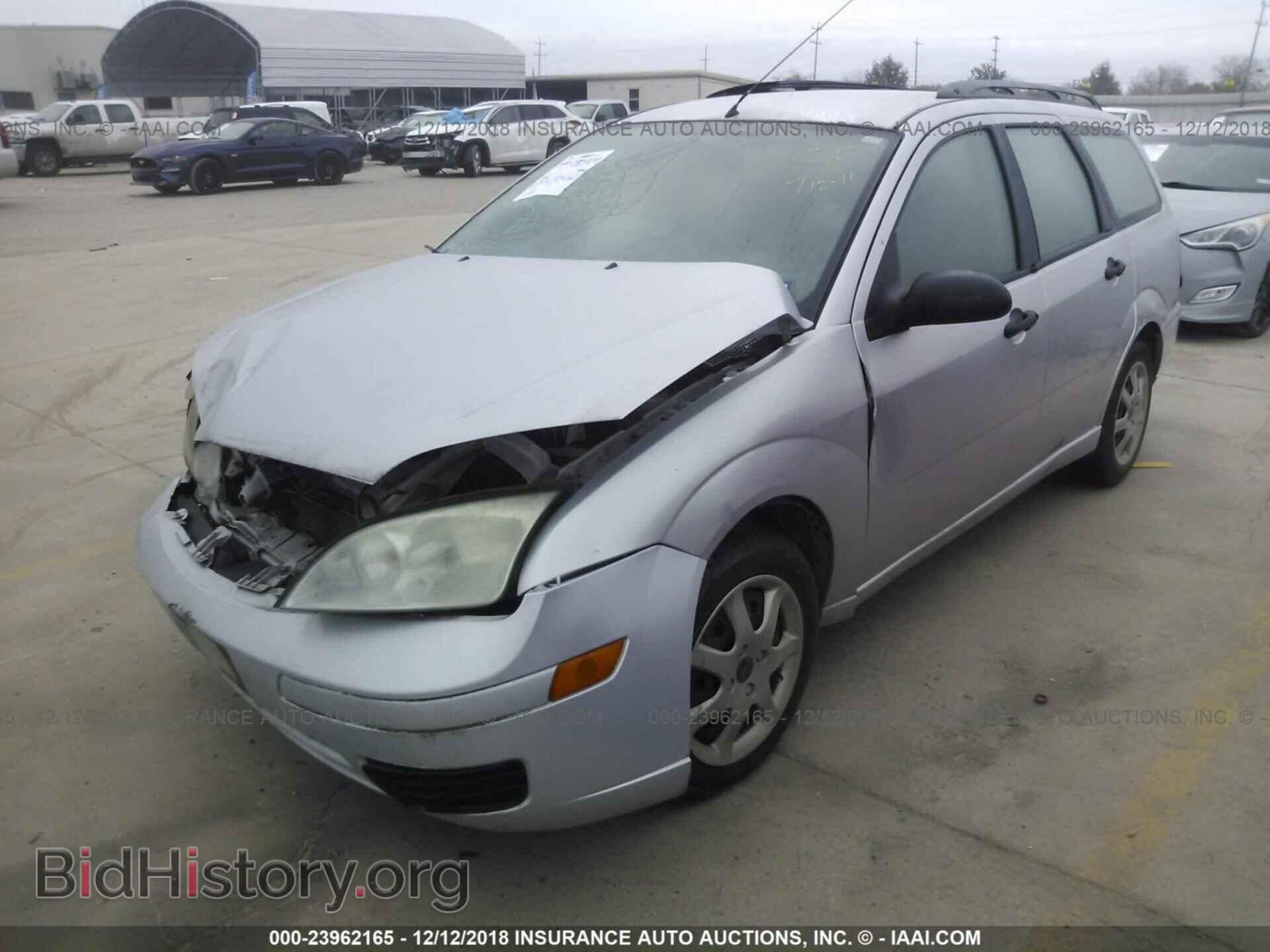 2005 FORD FOCUS - VIN: 1FAFP36N05W294438 - Photo 2