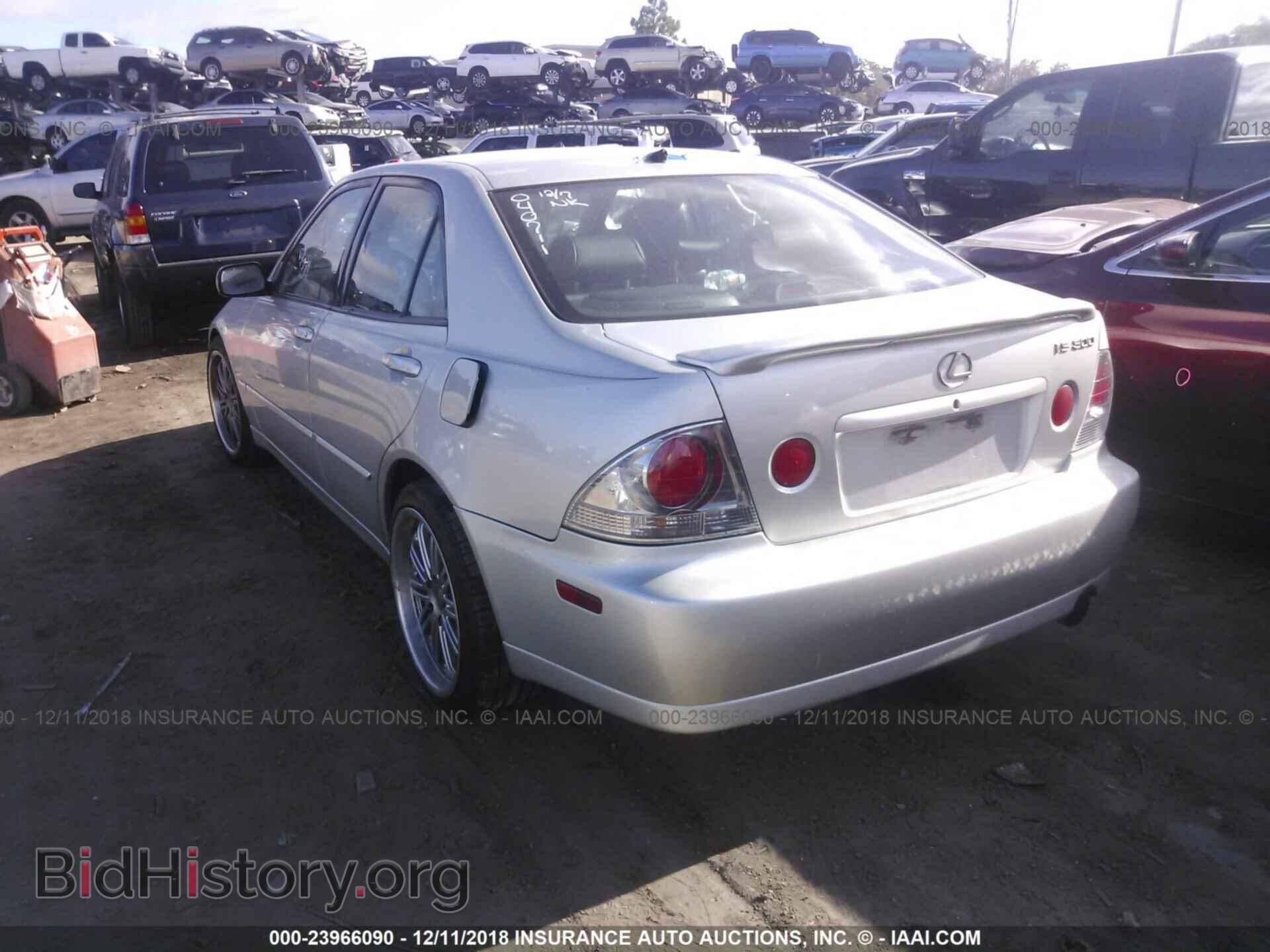 2002 LEXUS IS - VIN: JTHBD192X20040711 - Фото 3