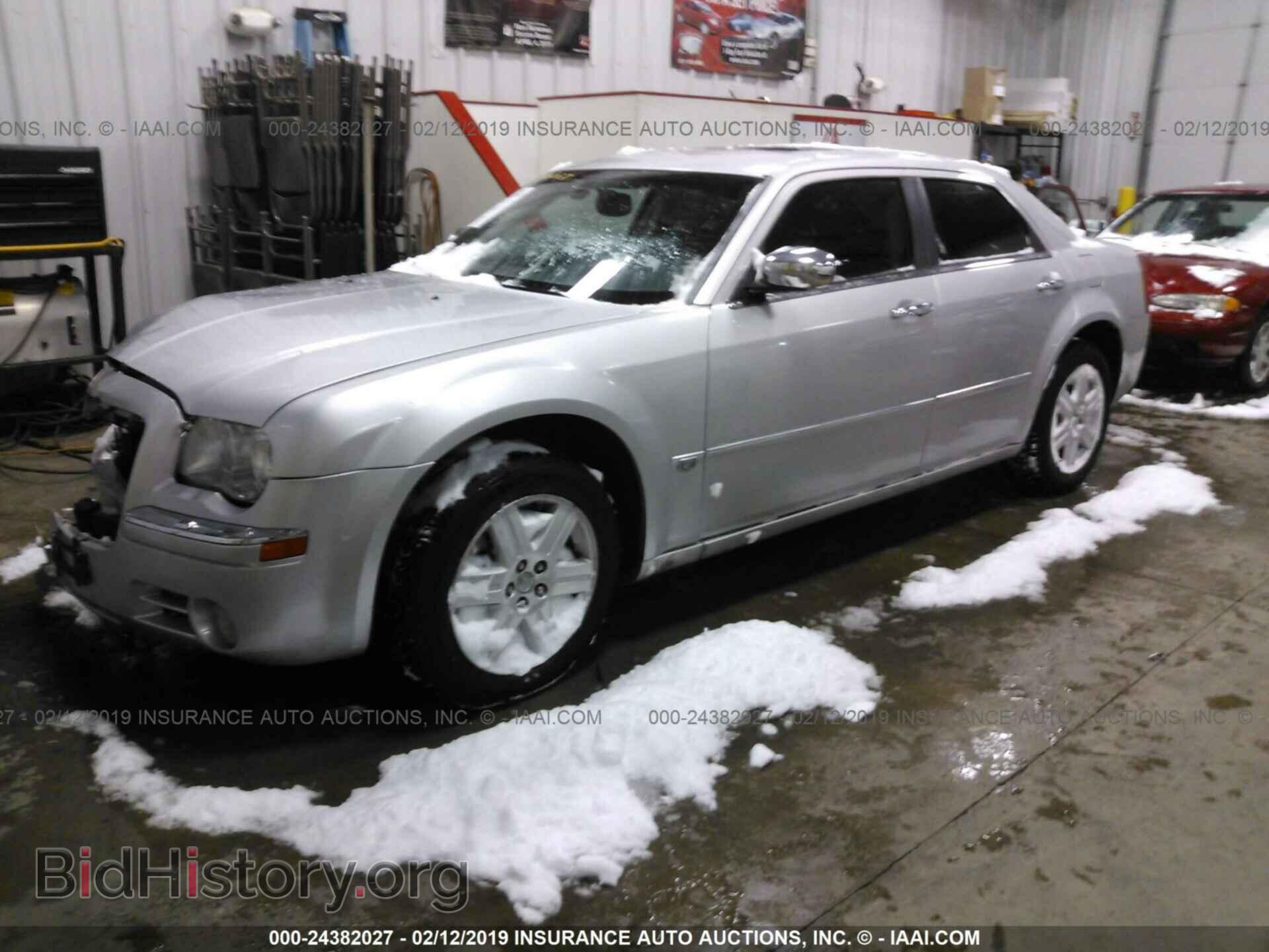 2005 CHRYSLER 300C - VIN: 2C3AK63HX5H661724 - Фото 2