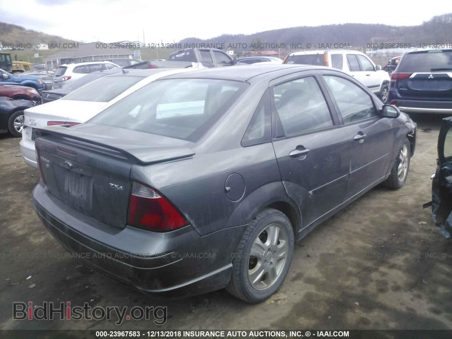 2005 FORD FOCUS - VIN: 1FAFP38Z45W242570 - Фото 4
