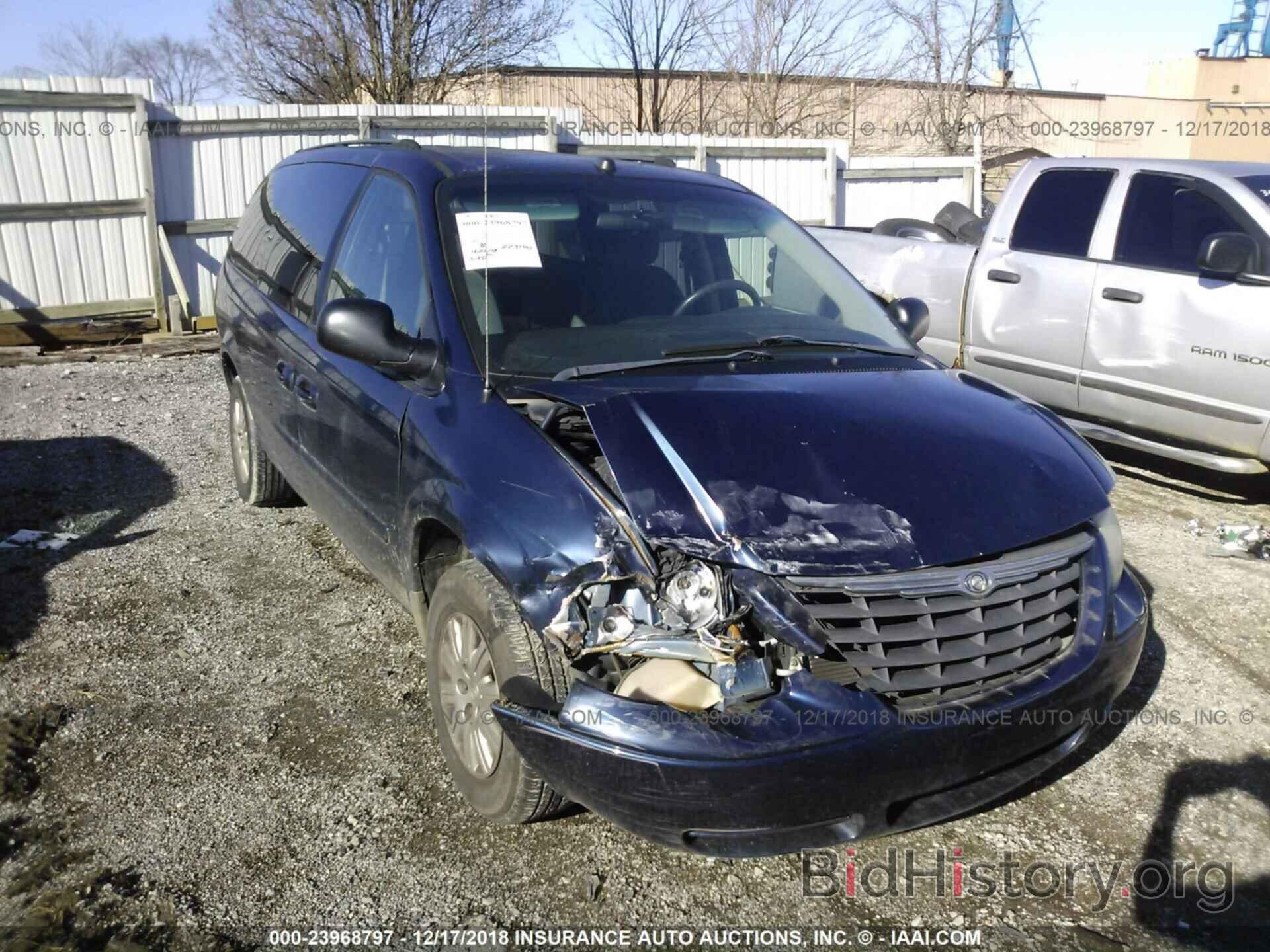 Photo 2C4GP44R95R421433 - CHRYSLER TOWN and COUNTRY 2005