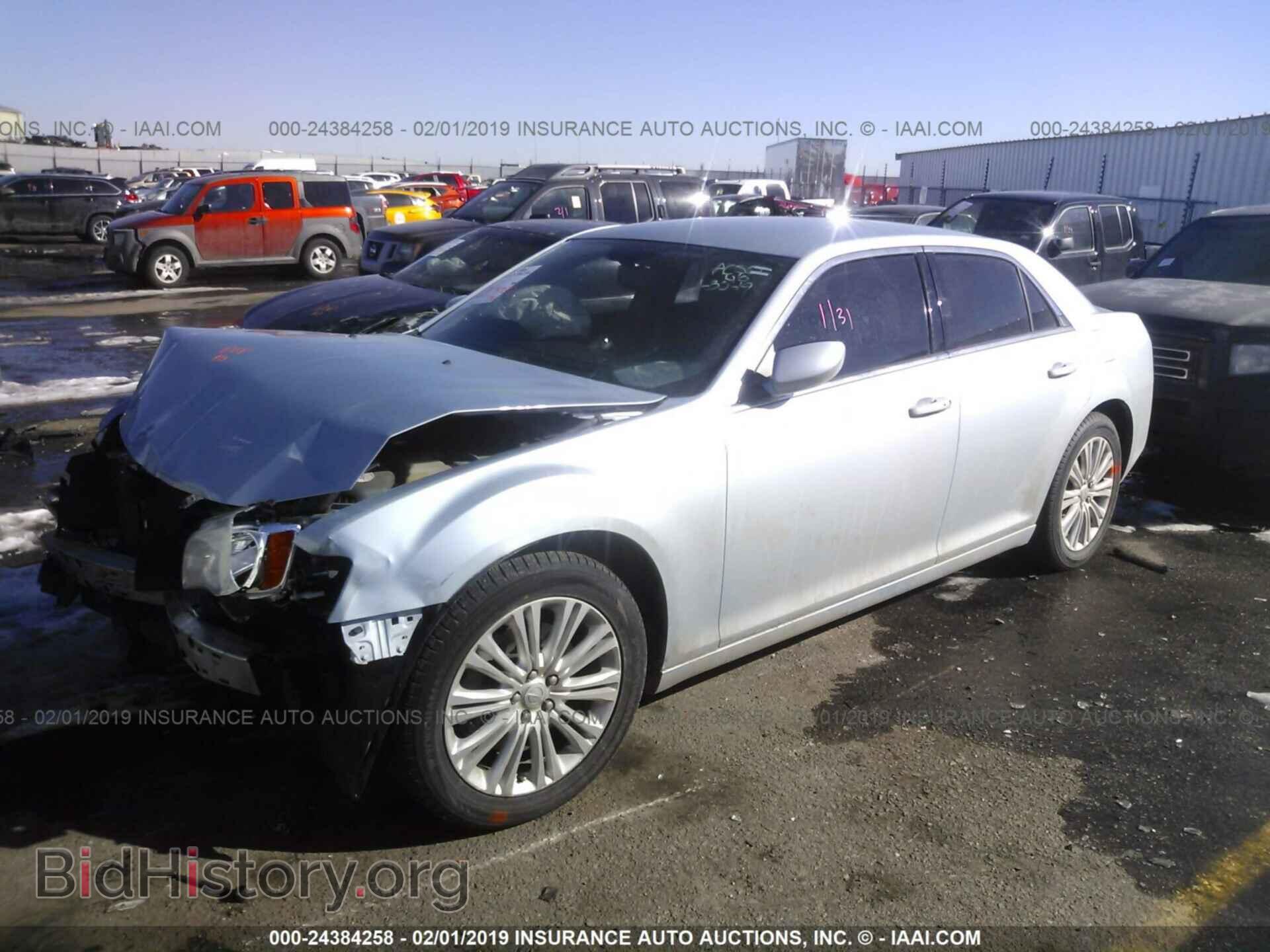 2013 CHRYSLER 300 - VIN: 2C3CCARG7DH659841 - Фото 2
