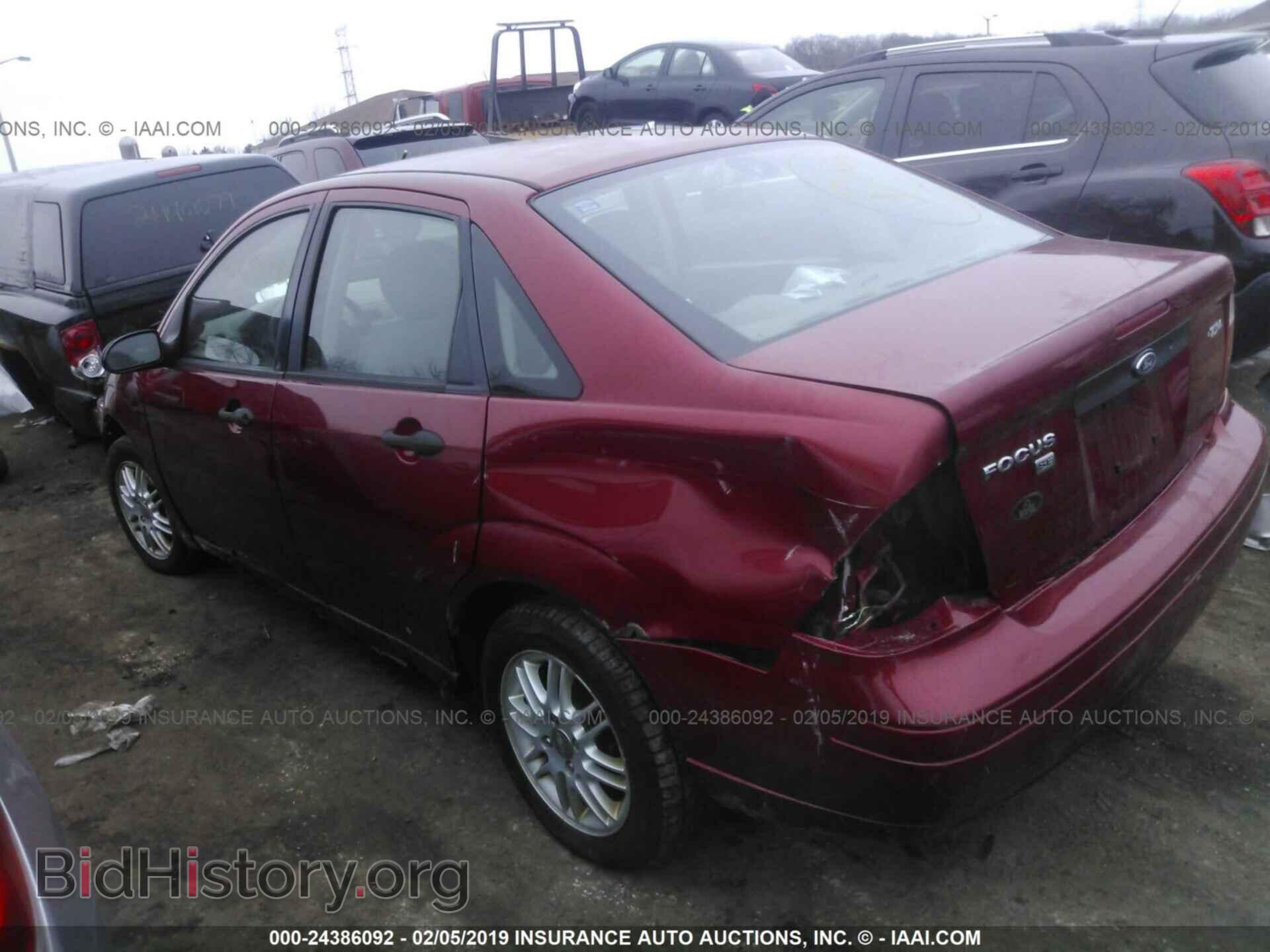 2005 FORD FOCUS - VIN: 1FAFP34N45W106975 - Photo 3
