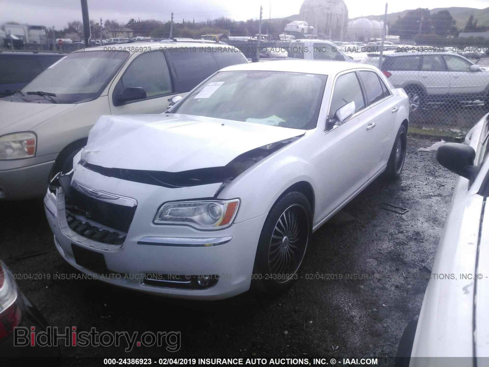 2014 CHRYSLER 300C - VIN: 2C3CCAEG0EH372896 - Фото 2