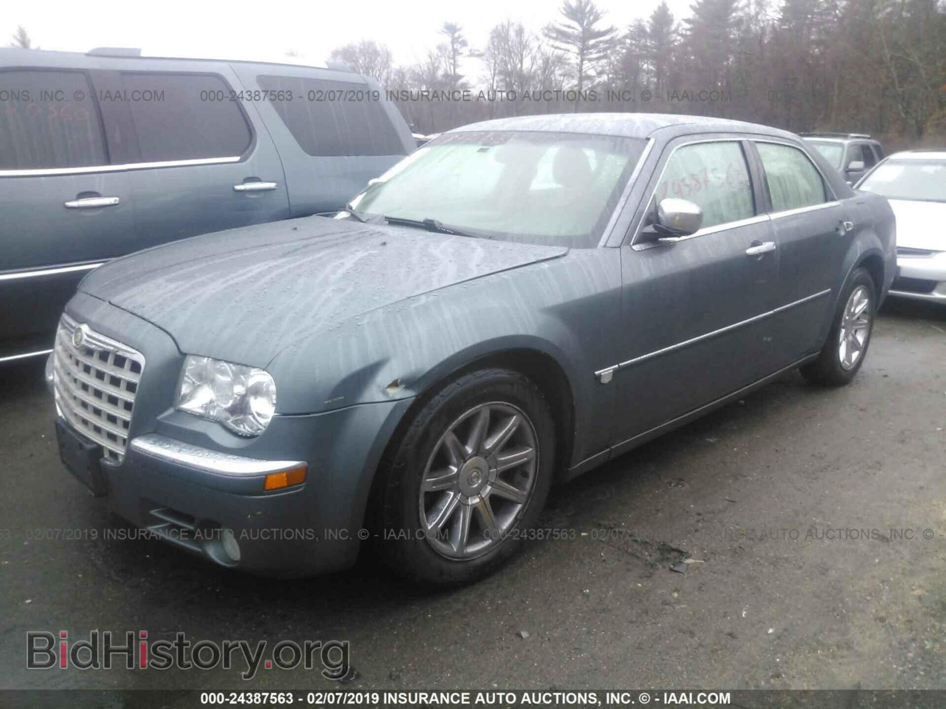 2005 CHRYSLER 300C - VIN: 2C3JA63H95H573069 - Фото 2