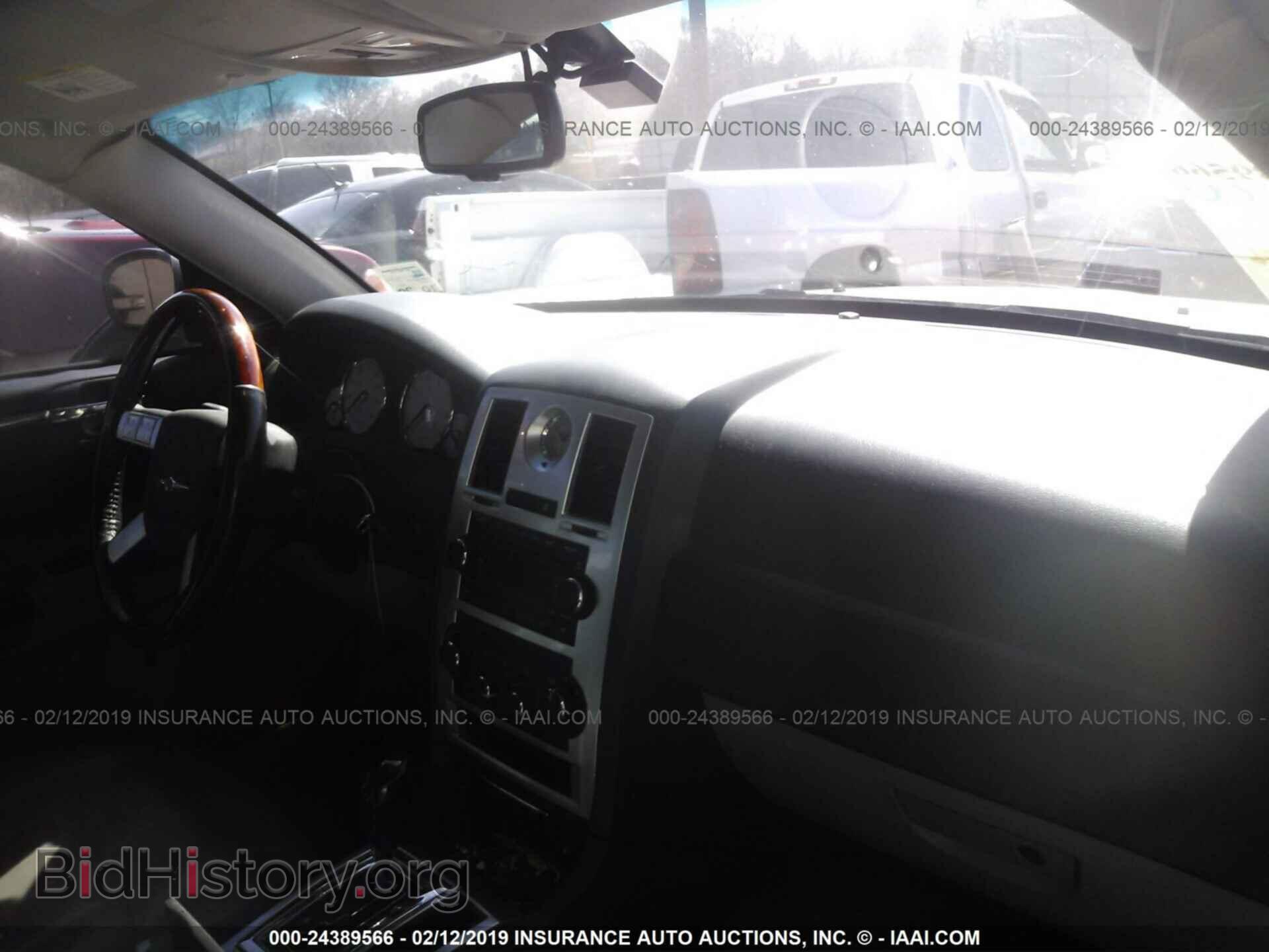 2006 CHRYSLER 300C - VIN: 2C3KA63H26H225507 - Фото 5