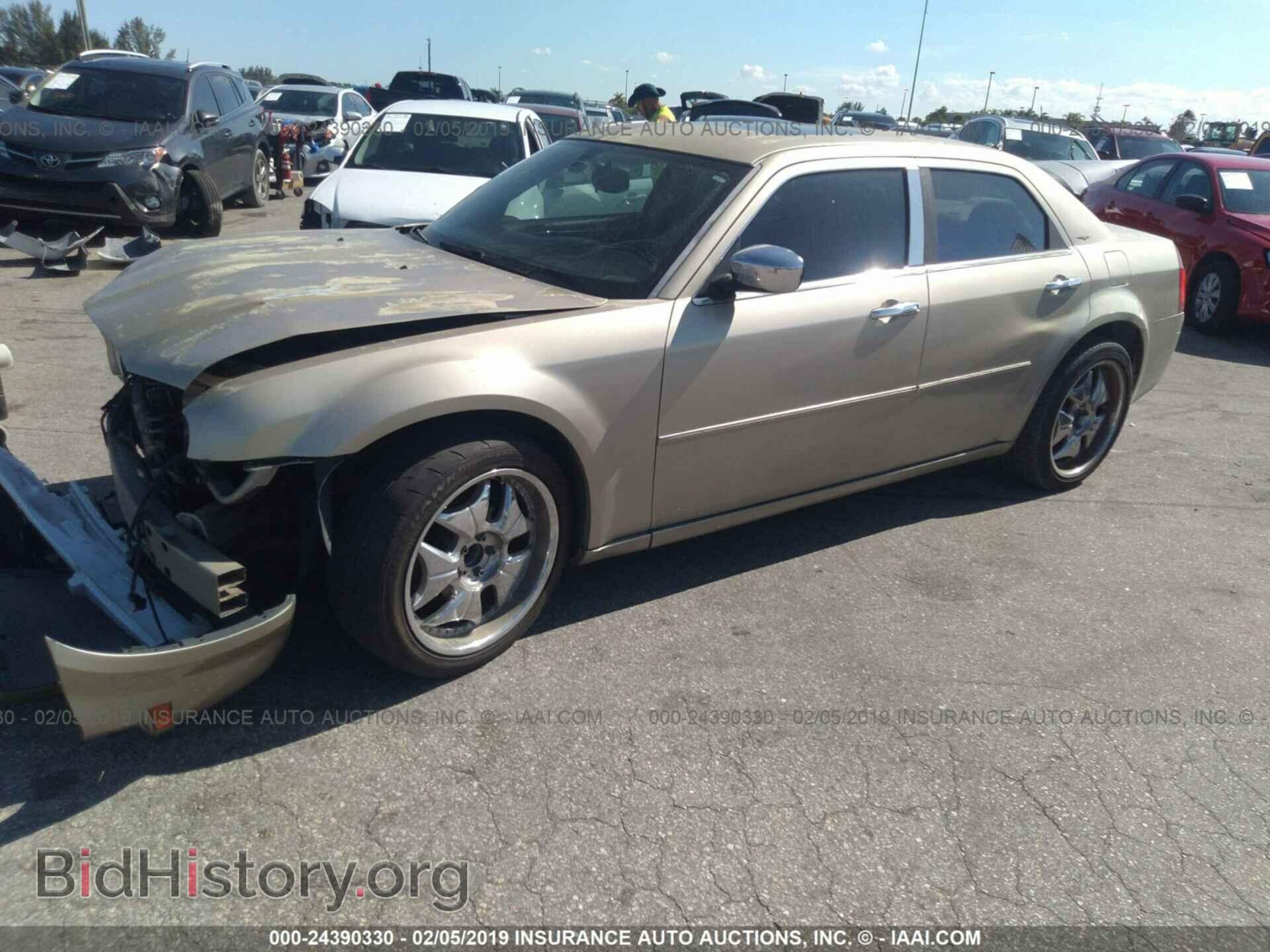 2006 CHRYSLER 300C - VIN: 2C3LA63H06H258249 - Фото 2