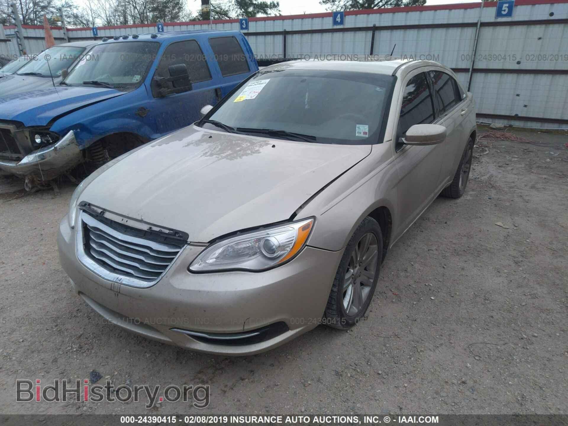 2013 CHRYSLER 200 - VIN: 1C3CCBAB6DN640775 - Фото 2