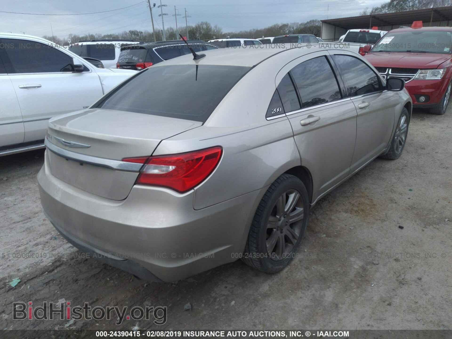 2013 CHRYSLER 200 - VIN: 1C3CCBAB6DN640775 - Фото 4