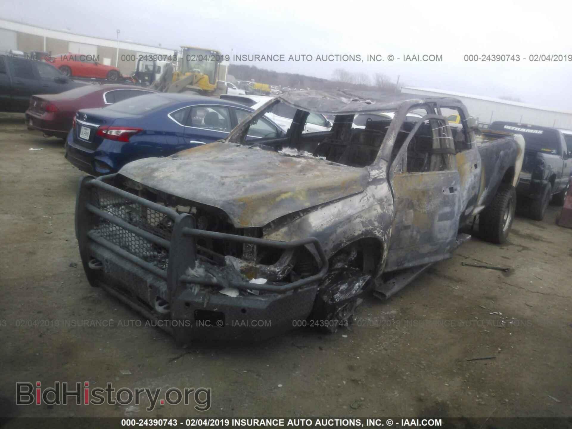 2017 RAM 3500 - VIN: 3C63R3HL7HG714970 - Photo 2