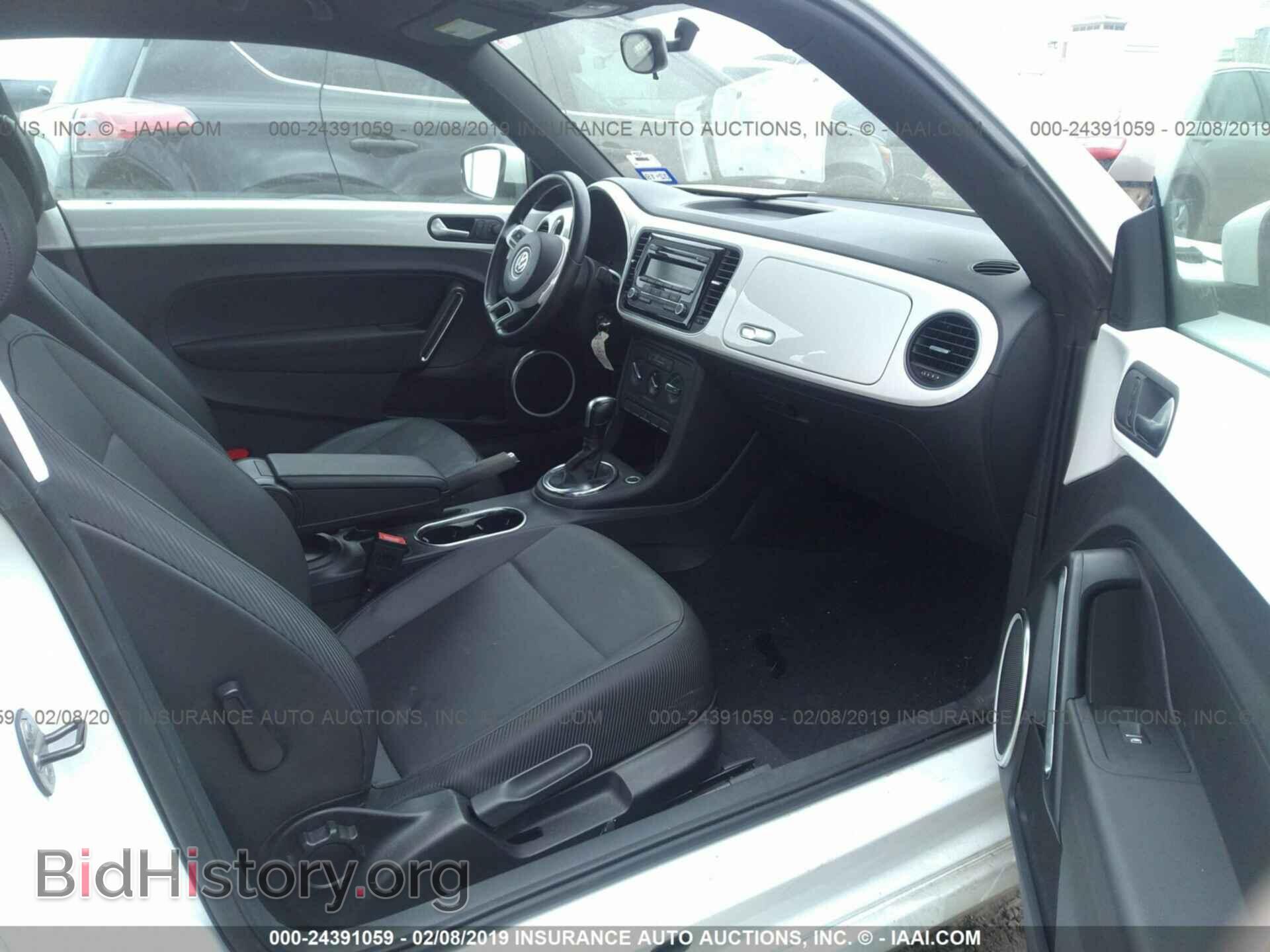 2014 VOLKSWAGEN BEETLE - VIN: 3VWJX7AT9EM617626 - Фото 5