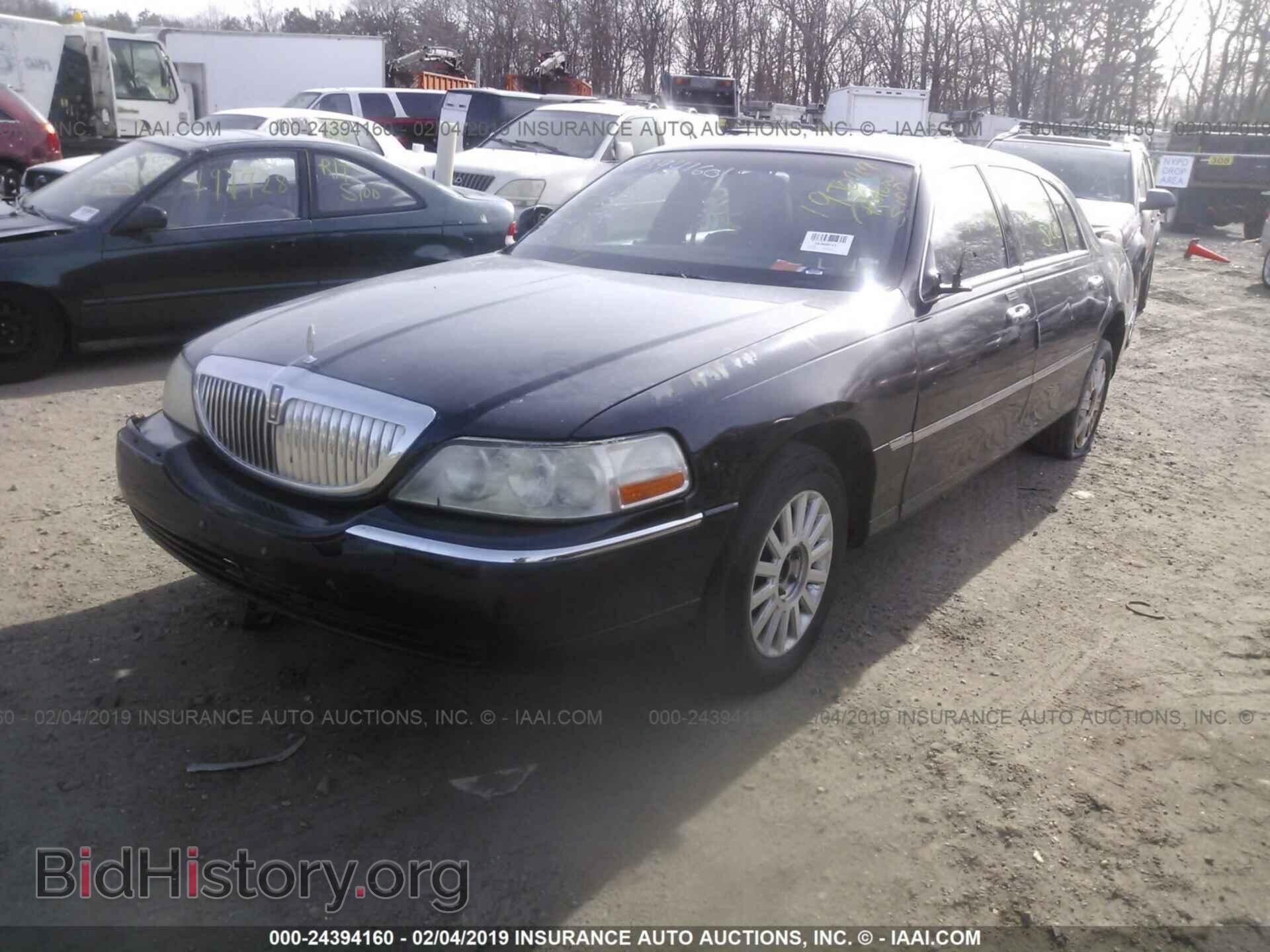 2011 LINCOLN TOWN CAR - VIN: 2LNBL8EV2BX752575 - Фото 2