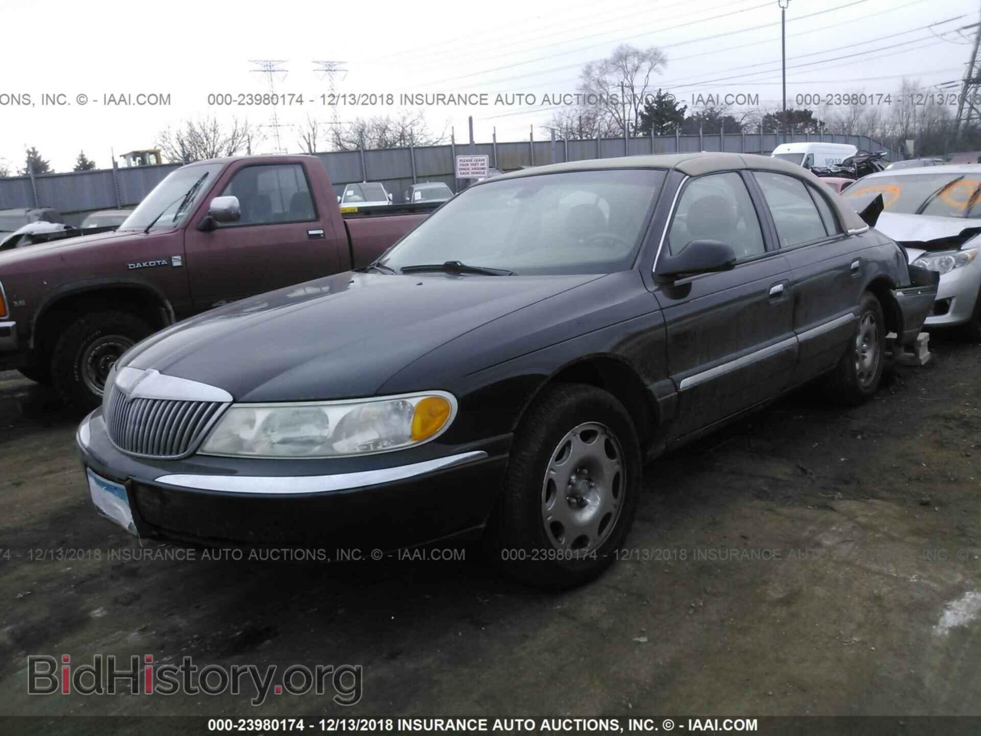 2002 LINCOLN CONTINENTAL - VIN: 1LNHM97V82Y697852 - Фото 2