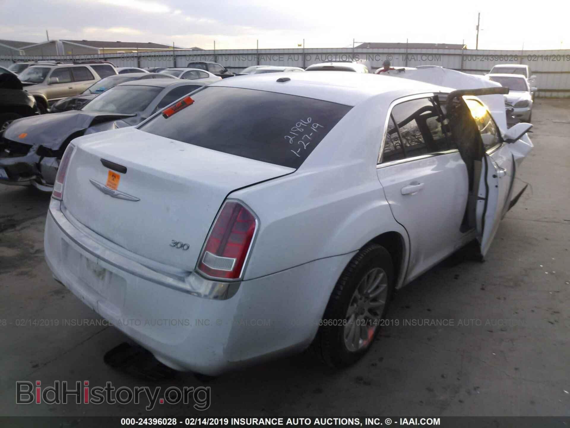 2014 CHRYSLER 300 - VIN: 2C3CCAAG4EH119327 - Фото 4
