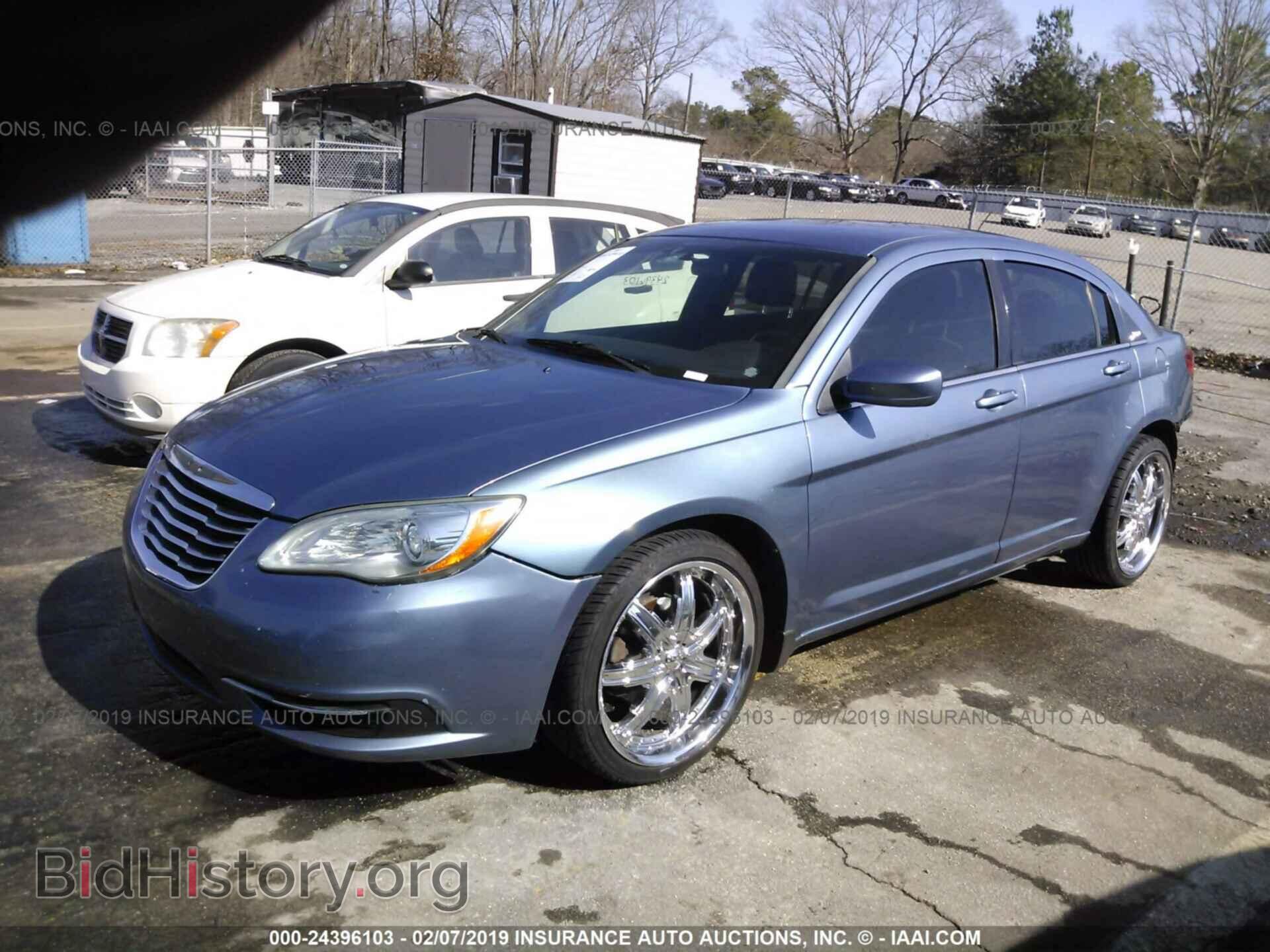 2011 CHRYSLER 200 - VIN: 1C3BC4FB6BN562799 - Фото 2