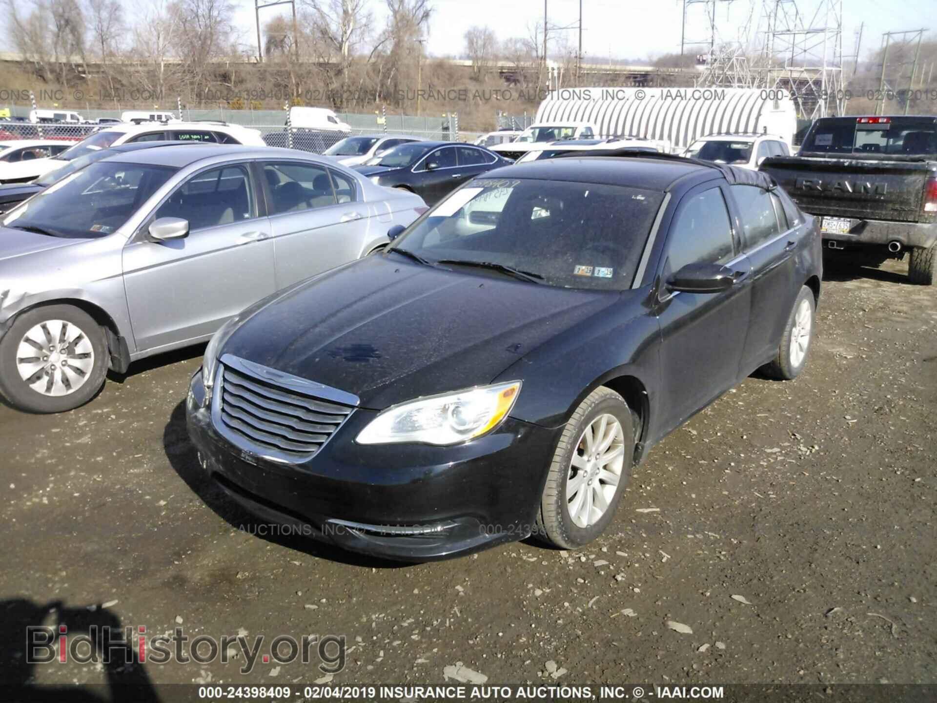 2013 CHRYSLER 200 - VIN: 1C3CCBBGXDN608079 - Фото 2