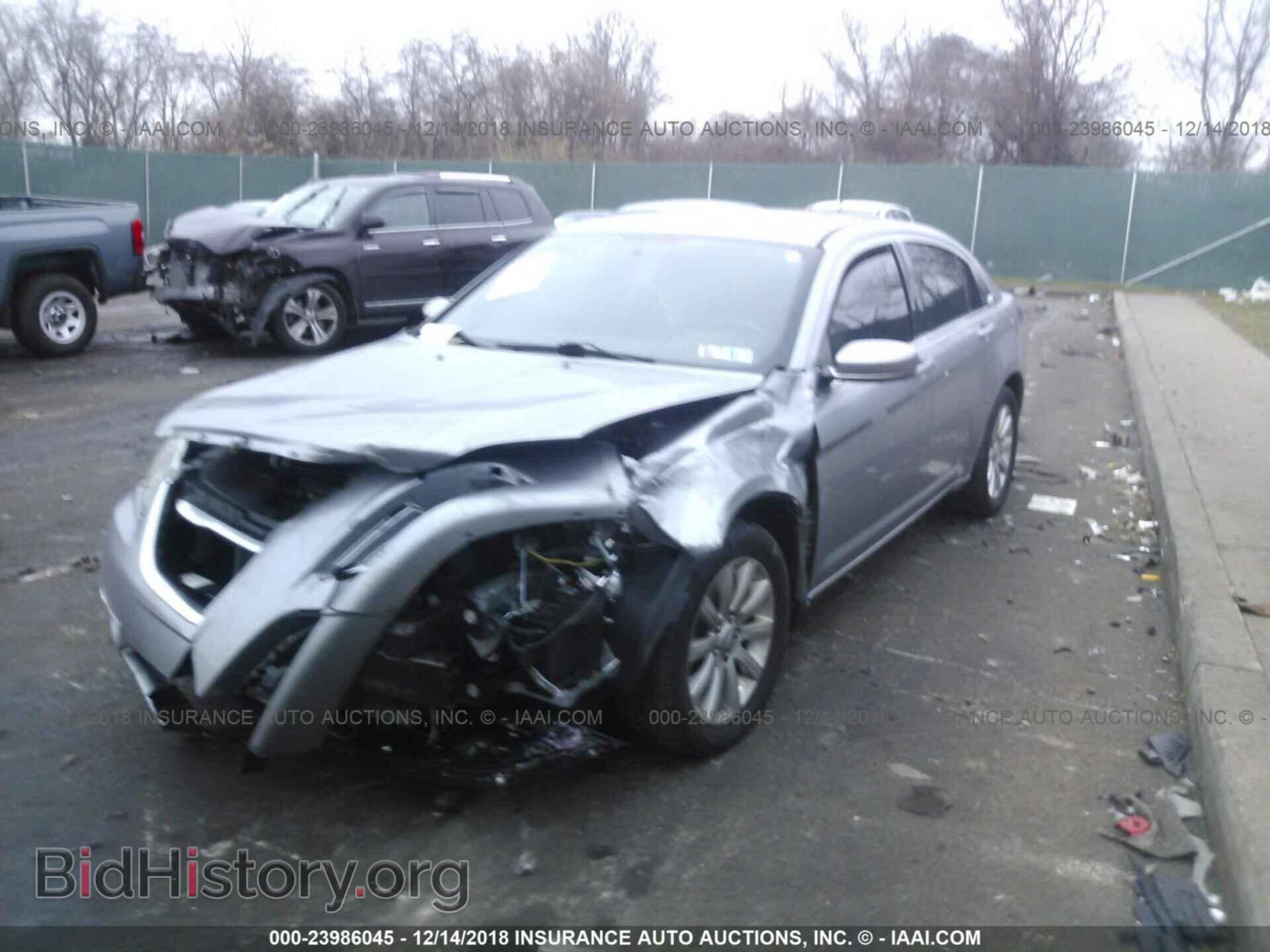 2013 CHRYSLER 200 - VIN: 1C3CCBBBXDN514322 - Фото 2